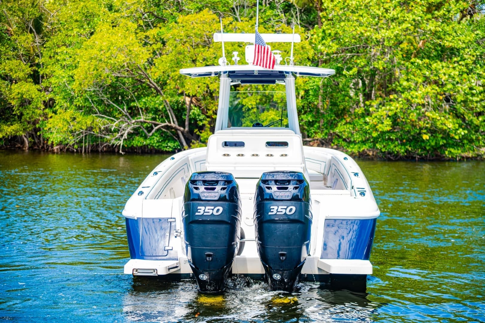 2018 Intrepid 327 - Image 6