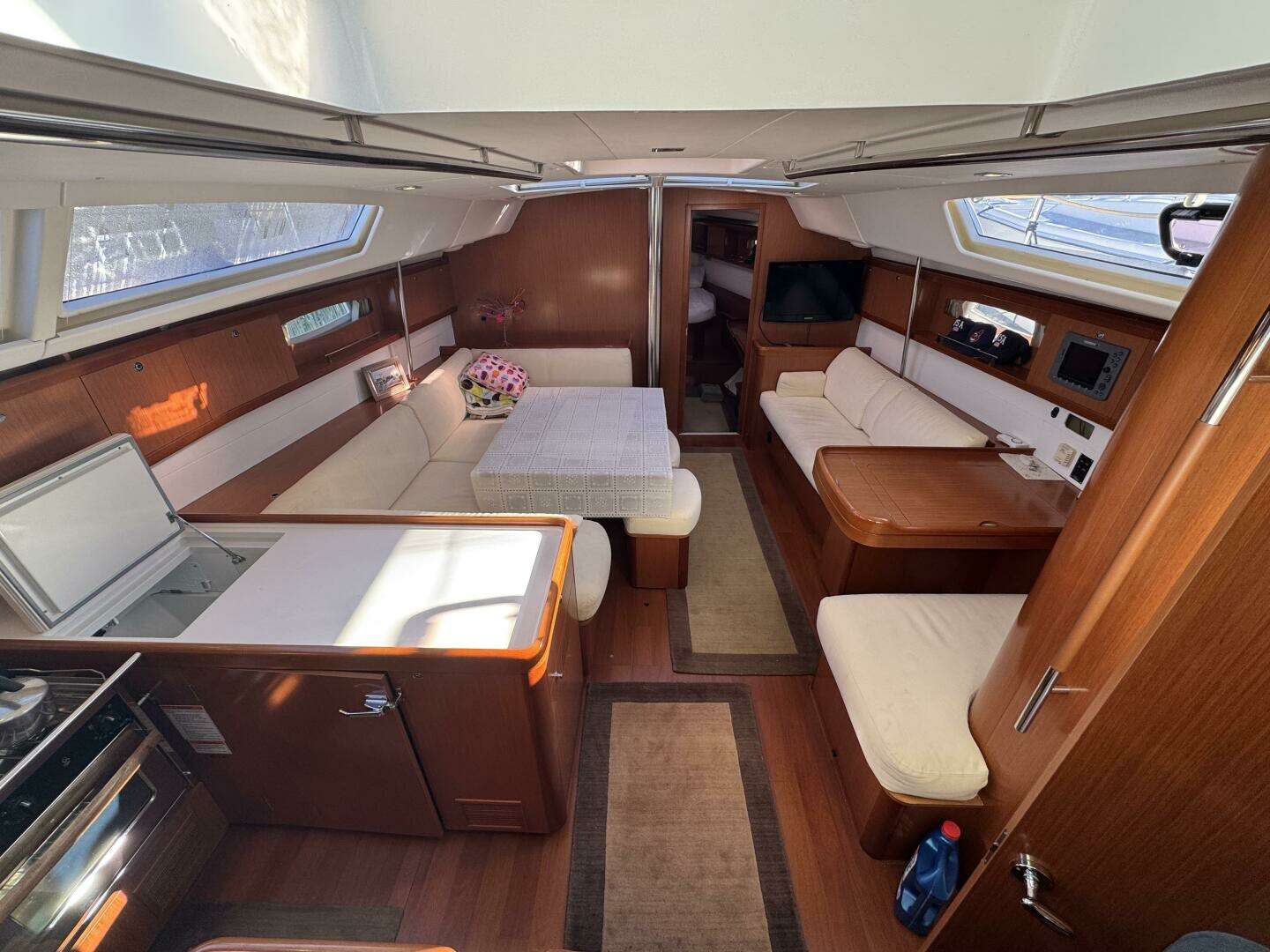 2009 Beneteau 49 - Image 14