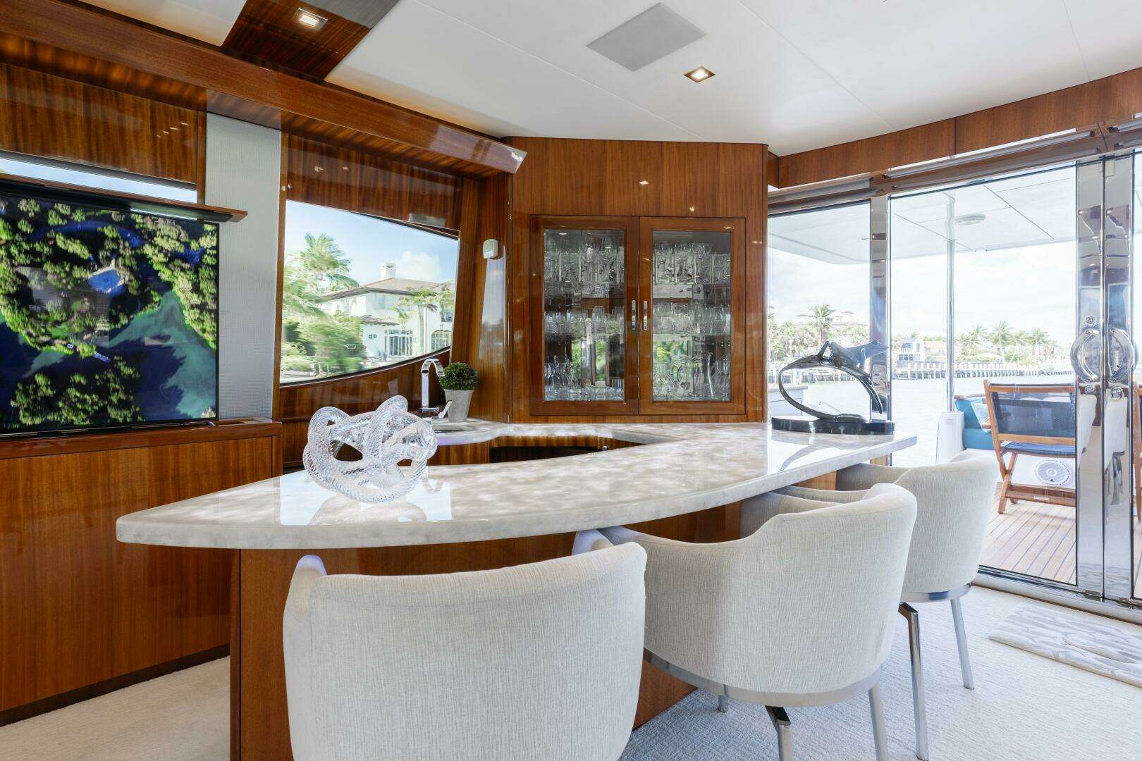 2014 Hatteras 80 - Image 14