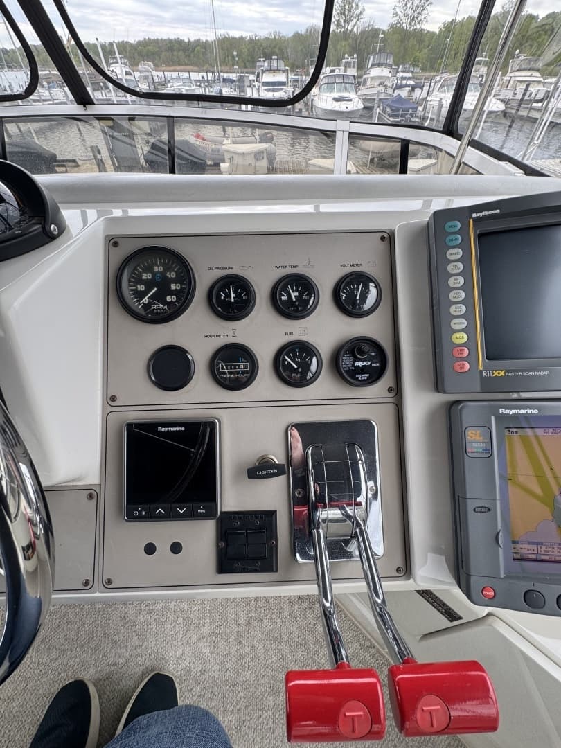 1999 Carver 406 Aft Cabin Motor Yacht - Image 24