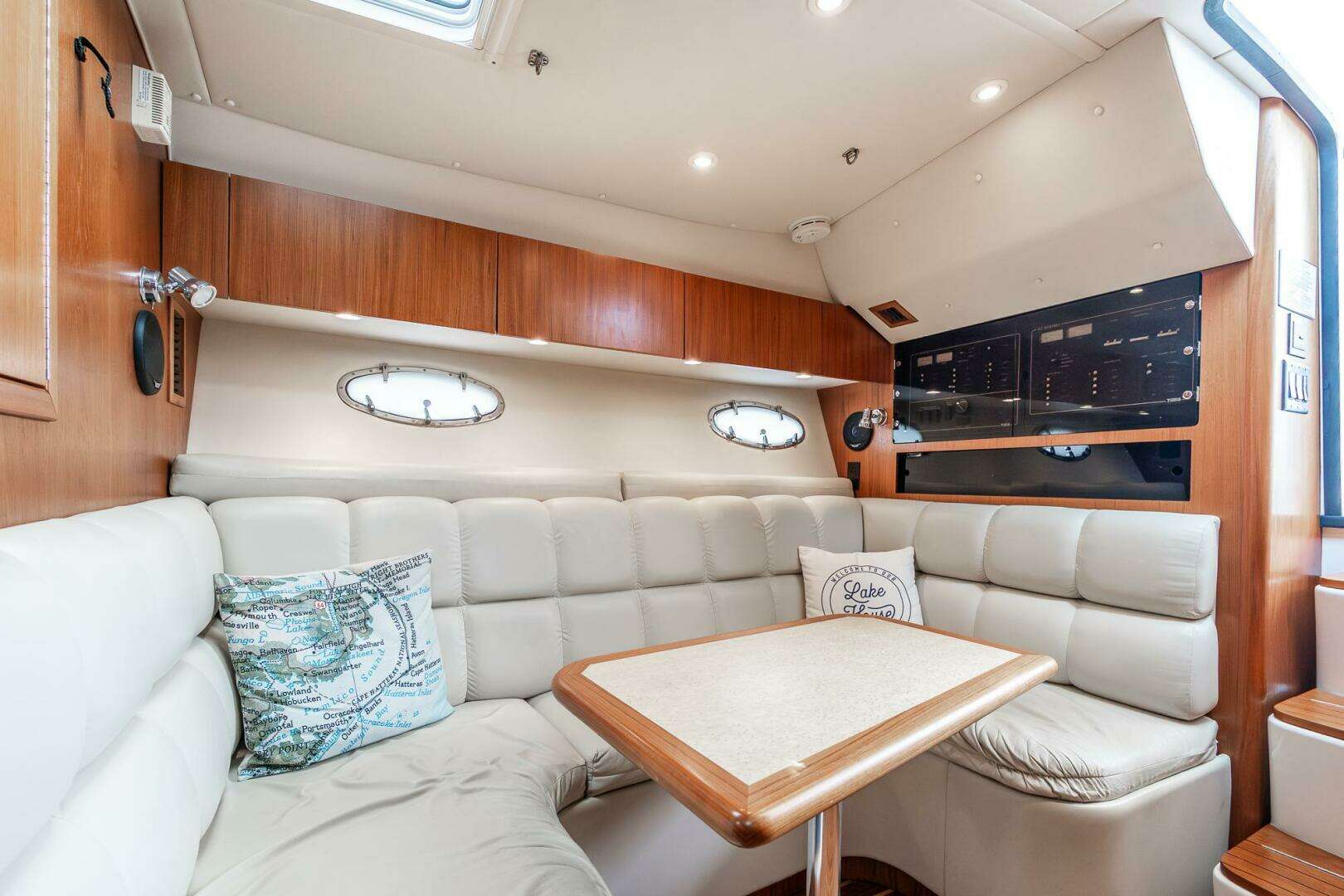 2002 Tiara Yachts 35 Open - Image 12