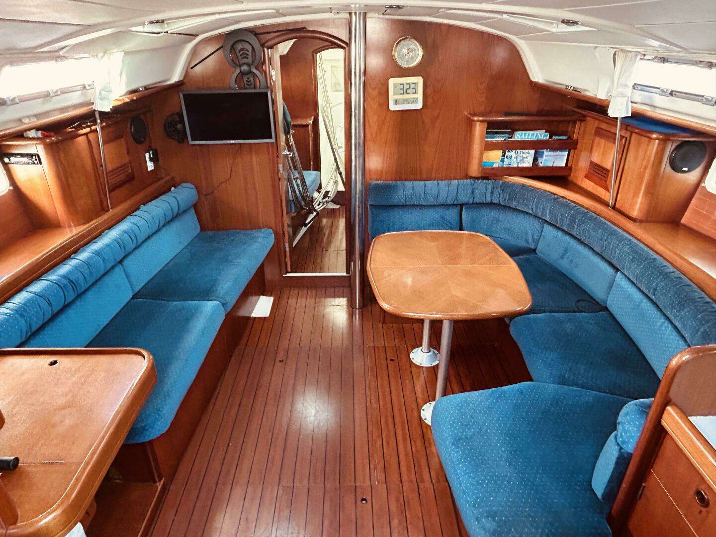 2001 Beneteau 411 - Image 3