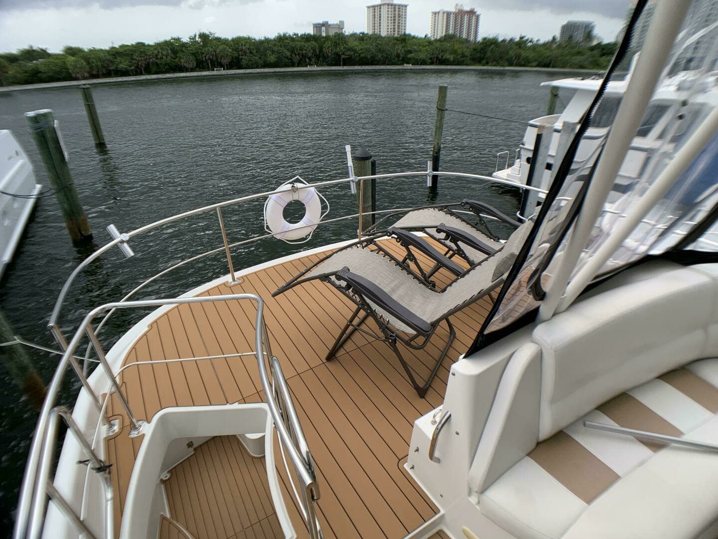 2006 Carver 56 Voyager - Image 13