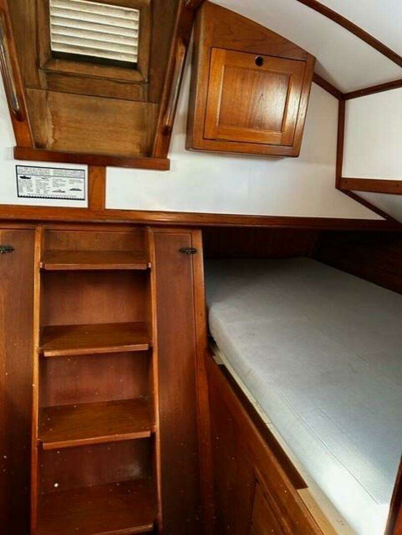 1986 Dickerson Tri-Cabin - Image 35