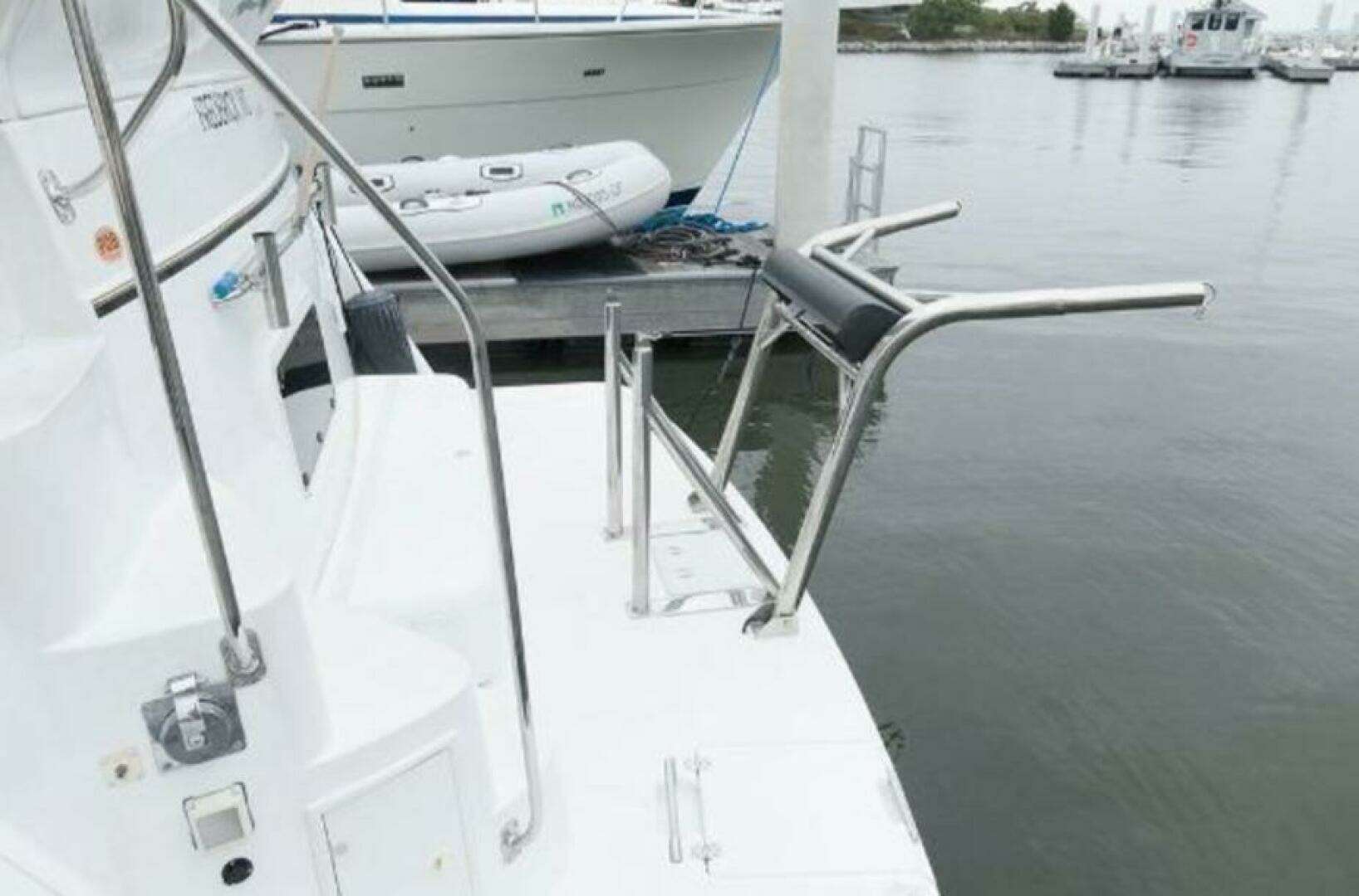 2000 Carver 506 Motor Yacht - Image 3