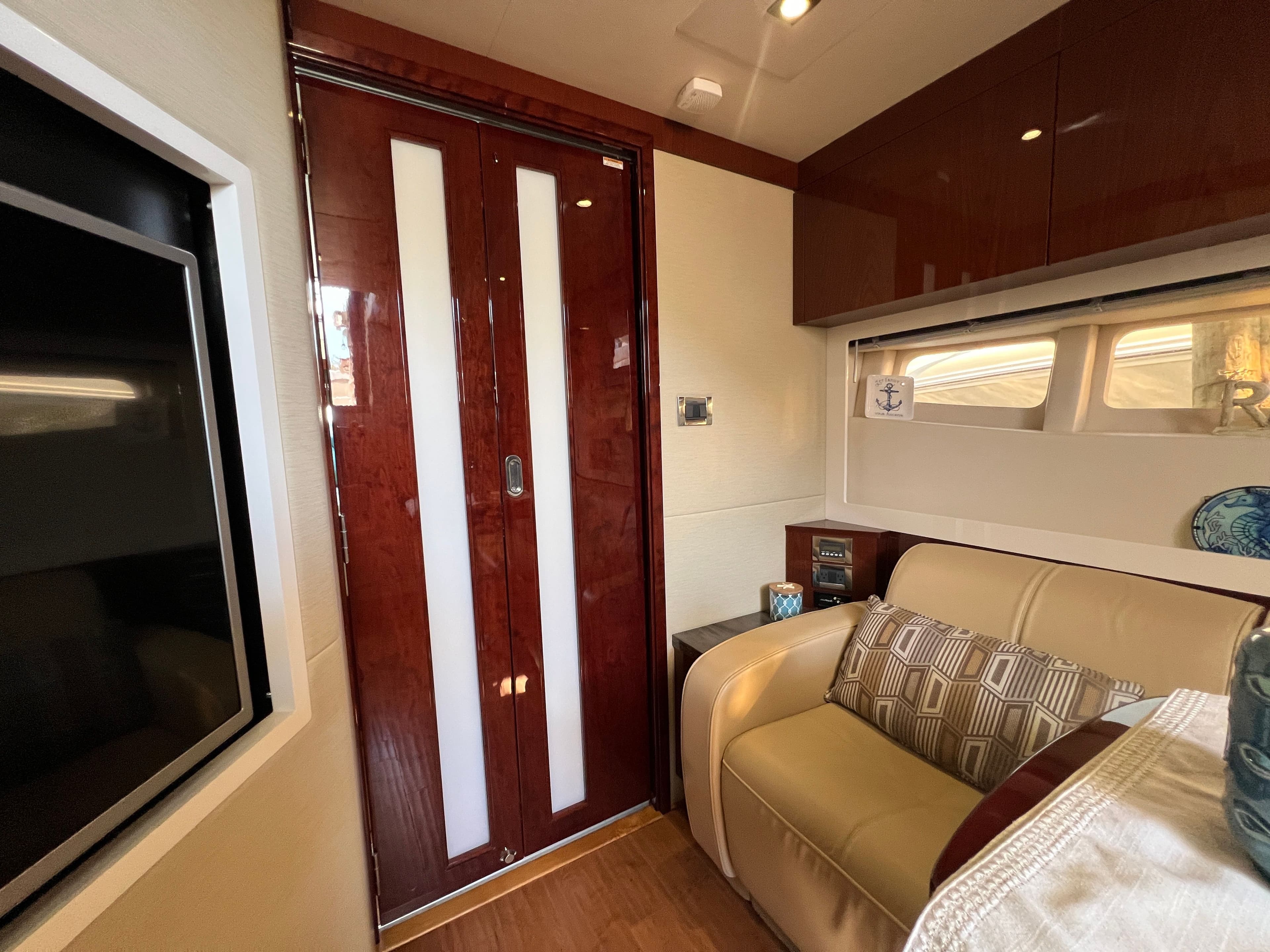 2015 Sea Ray 410 Sundancer - 78