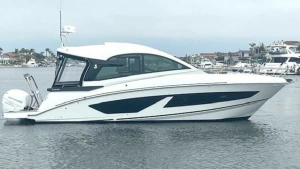 2022 Beneteau 32 Gran Turismo - Image 1
