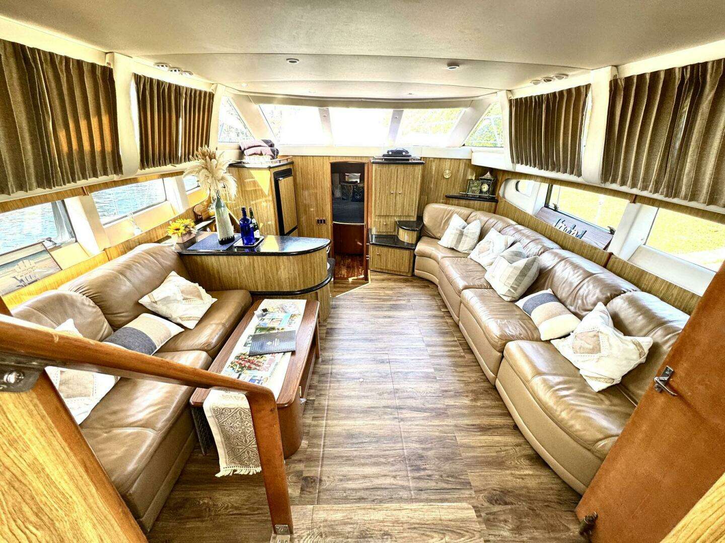 2001 Carver 40 Flybridge - Image 13