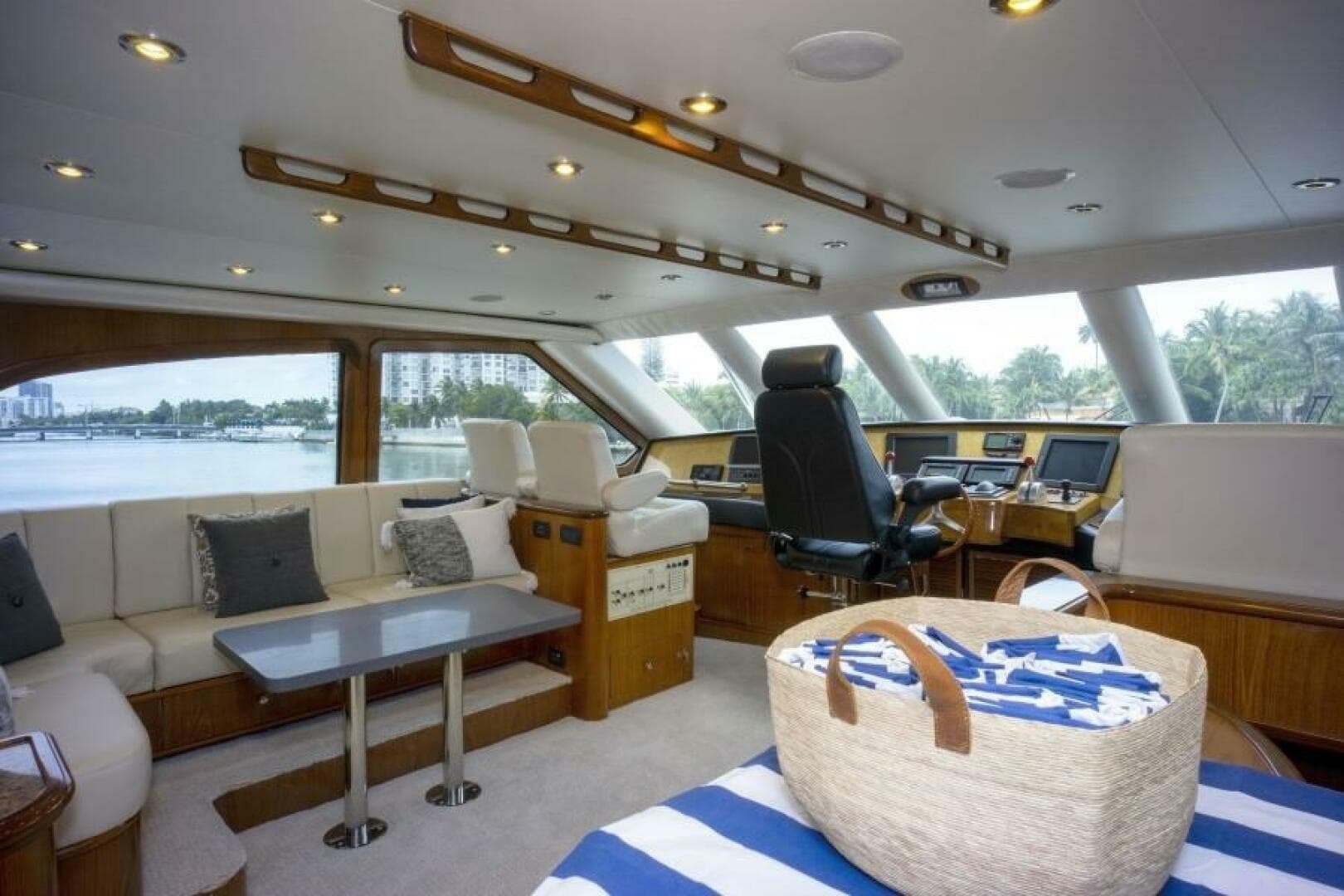 2005 Sea Force IX Enclosed Flybridge - Image 43