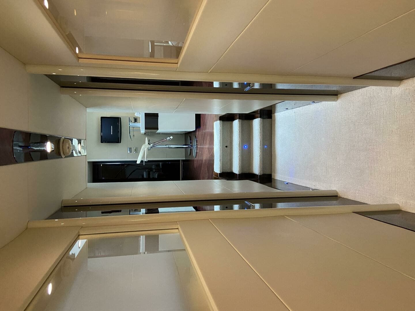 2009 Lazzara Yachts LSX 75 - Image 17