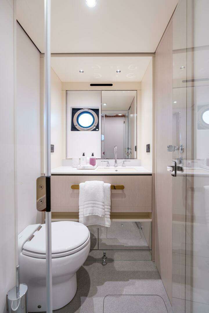 2022 Azimut 78 - Image 36