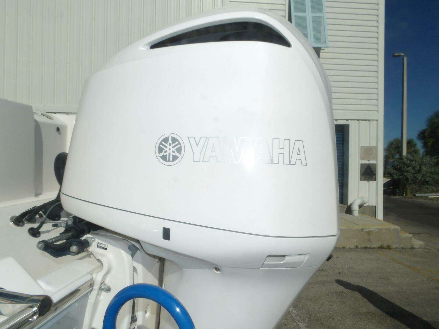 2020 Cobia 320 CC - Image 16
