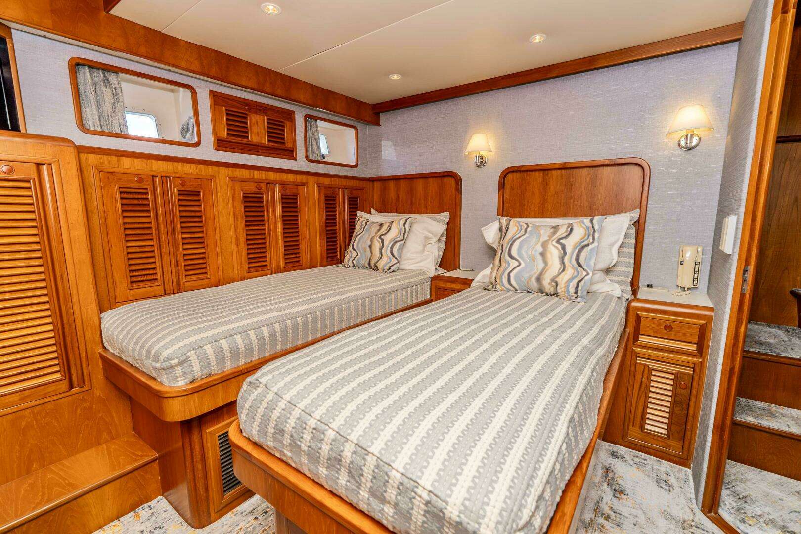 2000 Offshore Yachts Flushdeck - Image 42