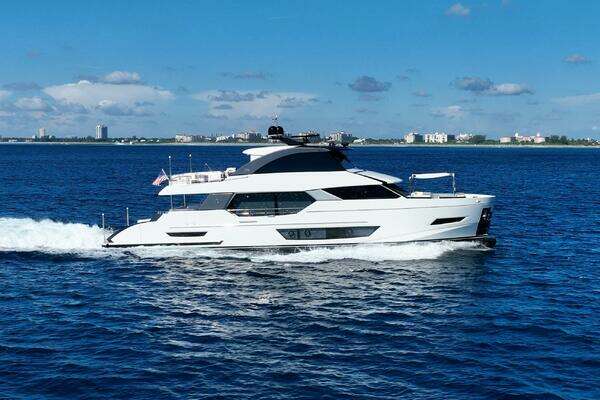 2021 Ocean Alexander 27 Explorer - Image 1