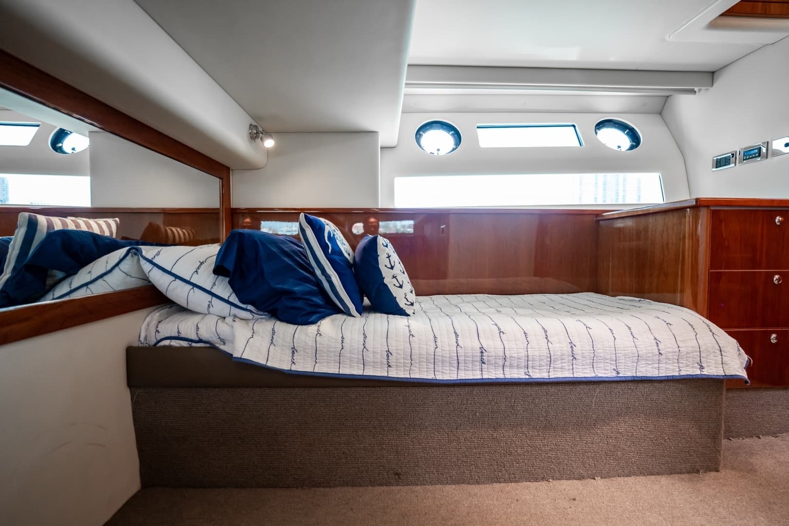2016 Riviera 5000 Sport Yacht - Image 79