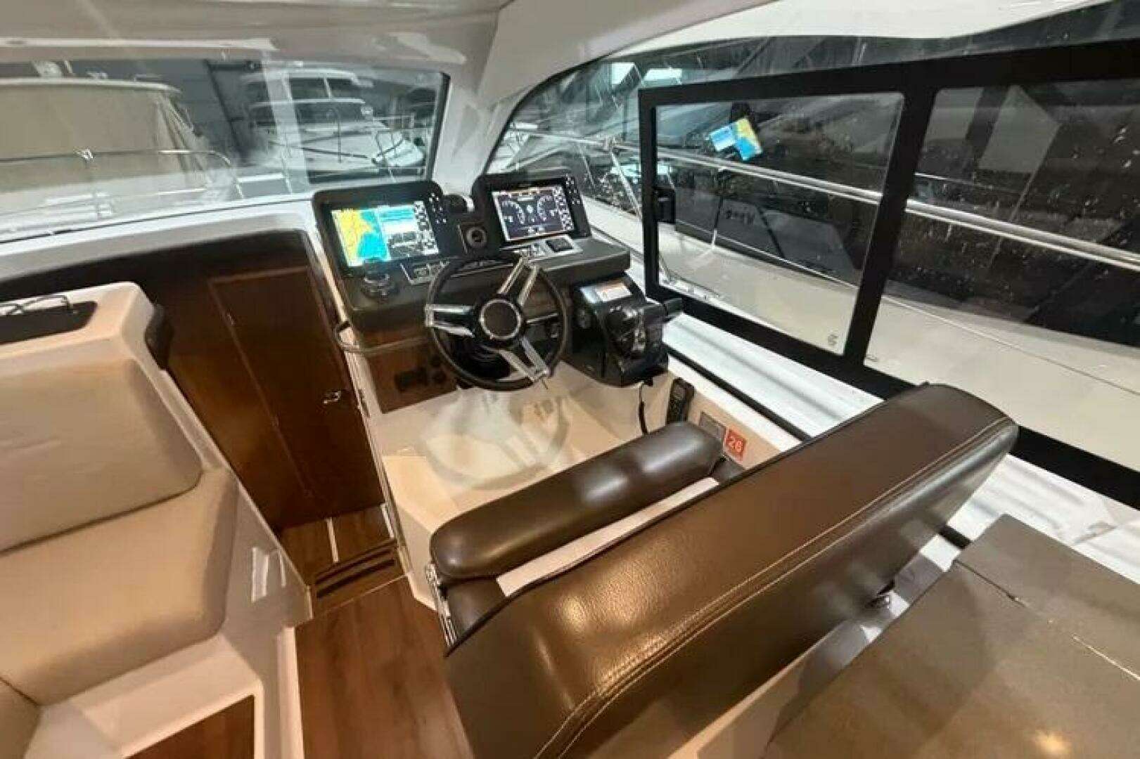 2022 Four Winns 355 Vista Coupe - Image 14