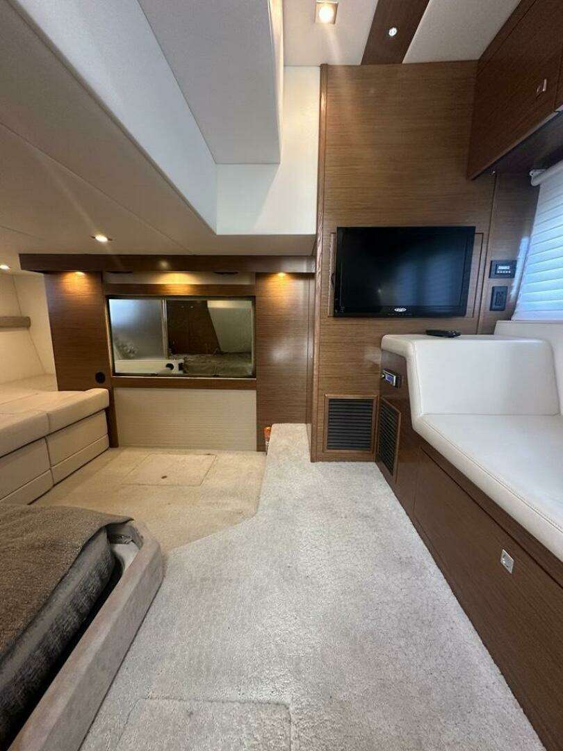 2015 Cruisers Yachts Cantius - Image 47