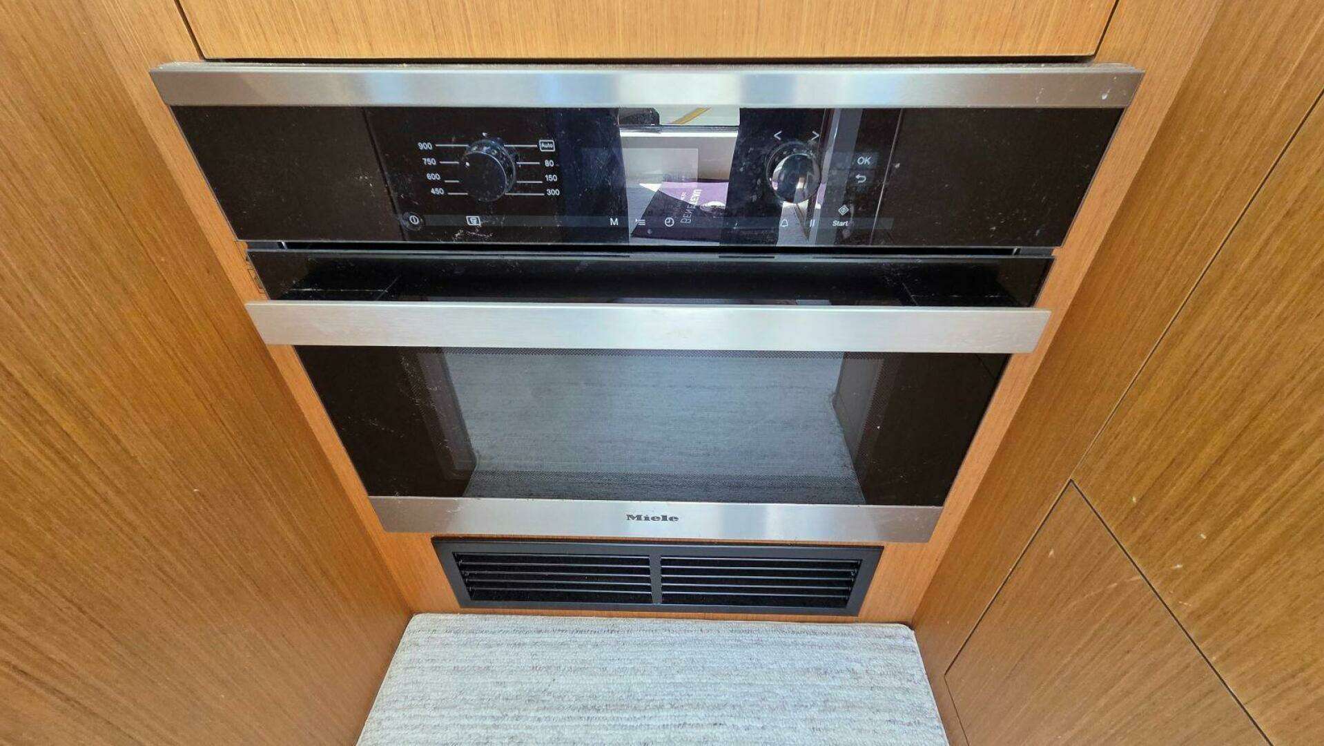 2019 Beneteau Swift Trawler 35 - Image 34