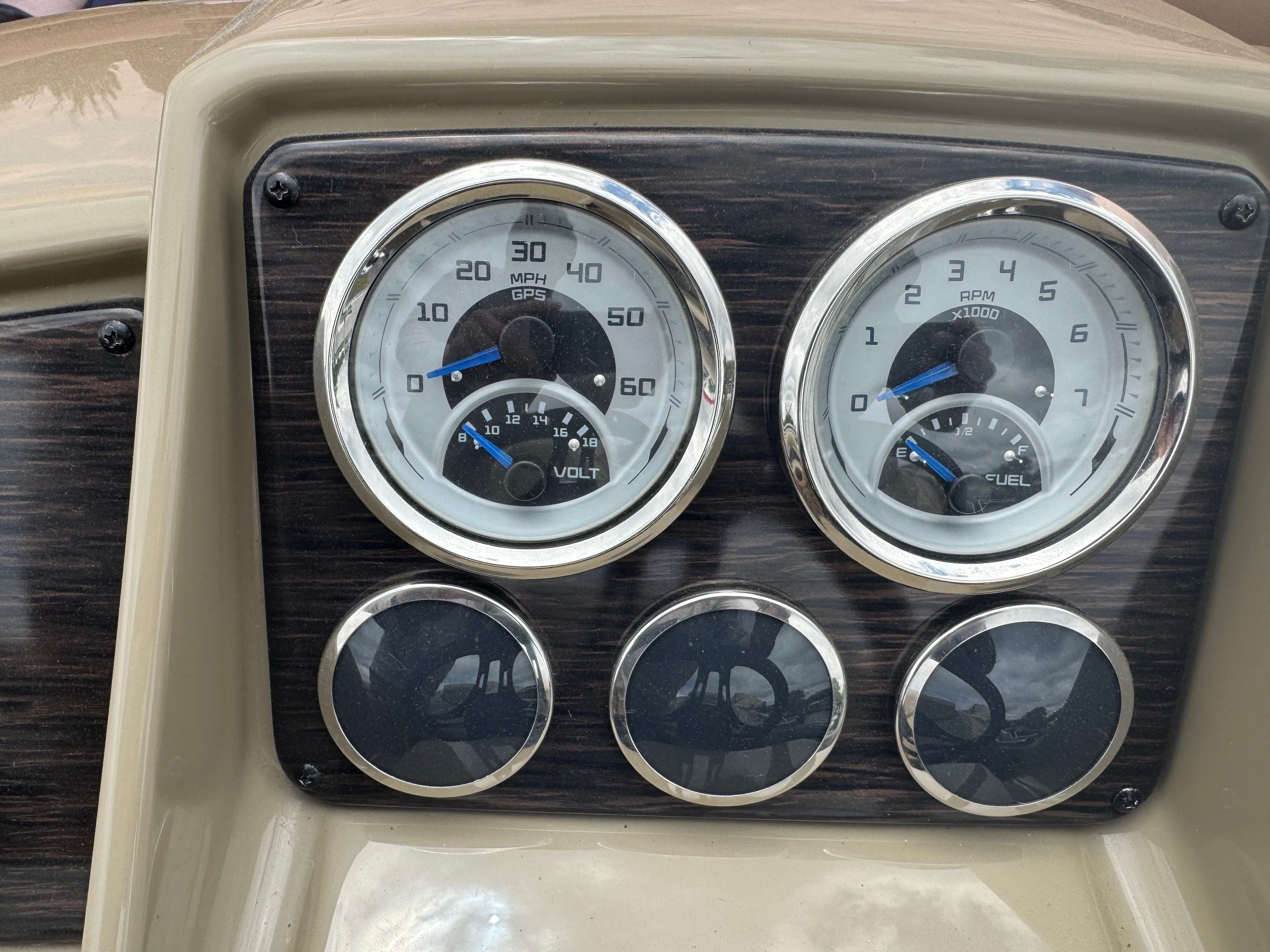 2021 Sylvan 8522 Mirage Cruise - 15