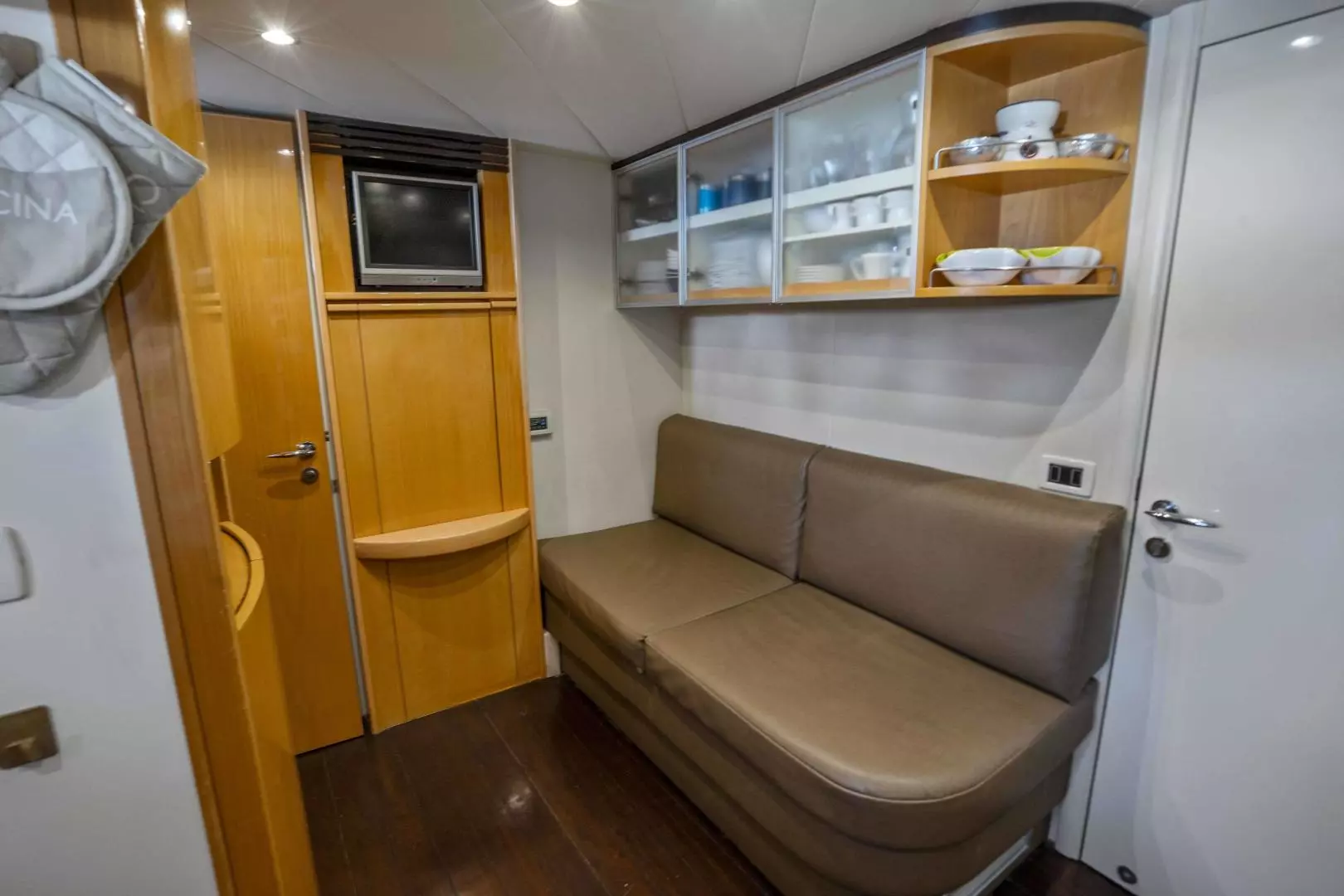 2005 Pershing 76 Motor Yacht - Image 35