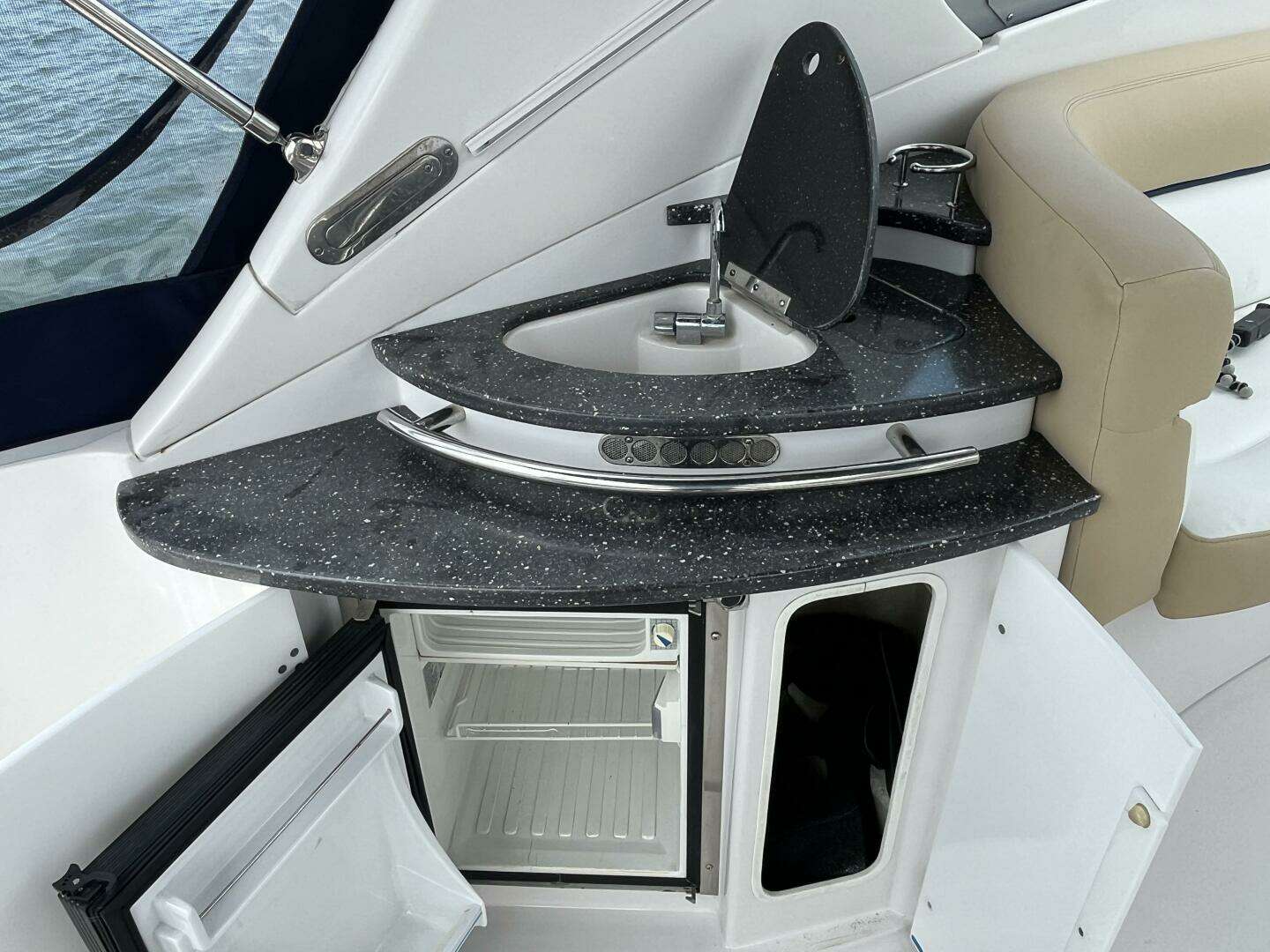 2008 Four Winns V338 - Image 32