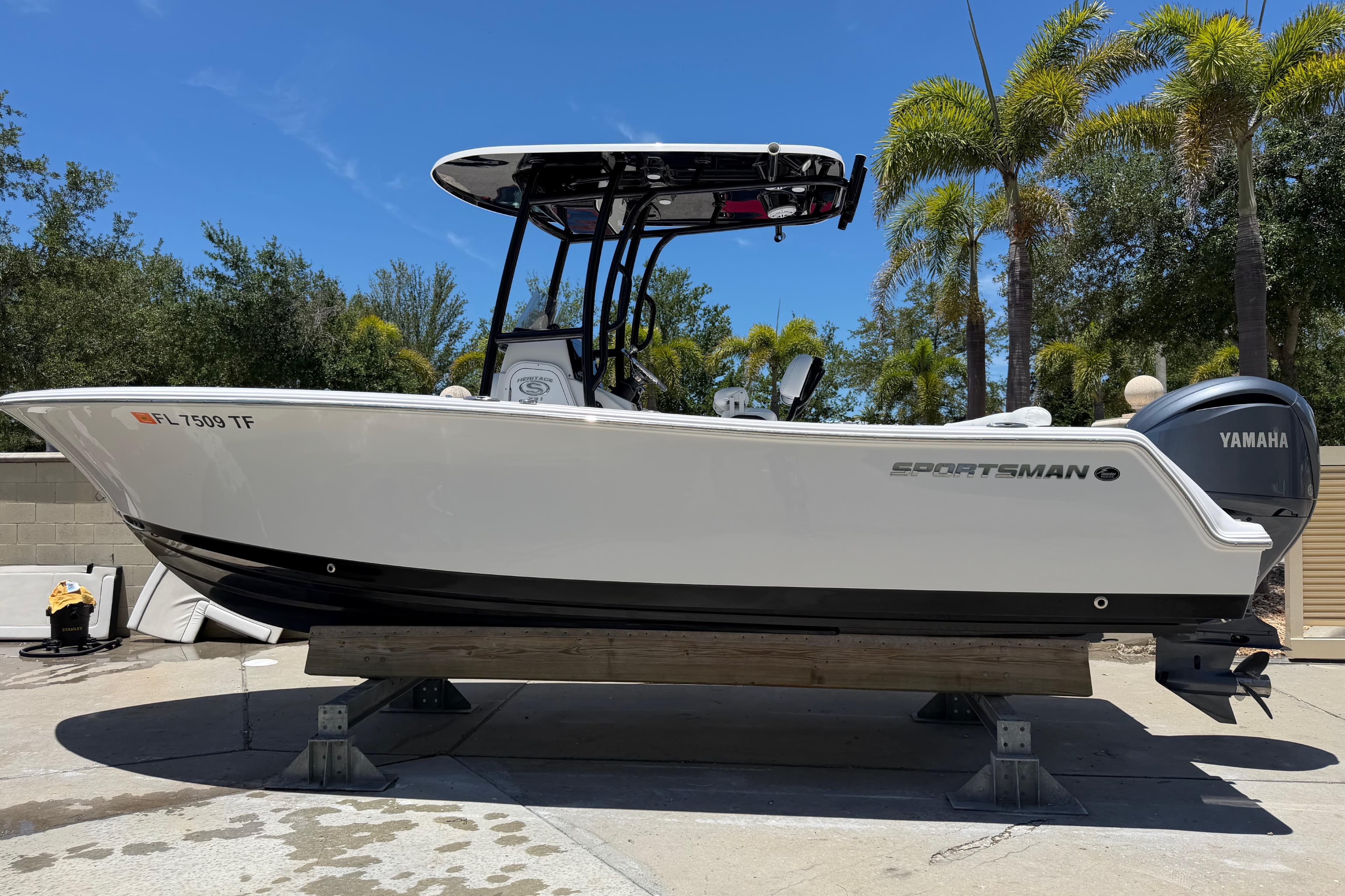 2022 Sportsman Heritage 231 Center Console boat on display, featuring Yamaha engine, outdoors.