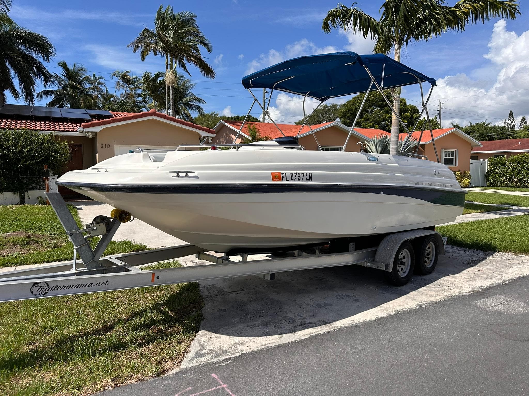 2001 Bayliner 215 Deck Boat