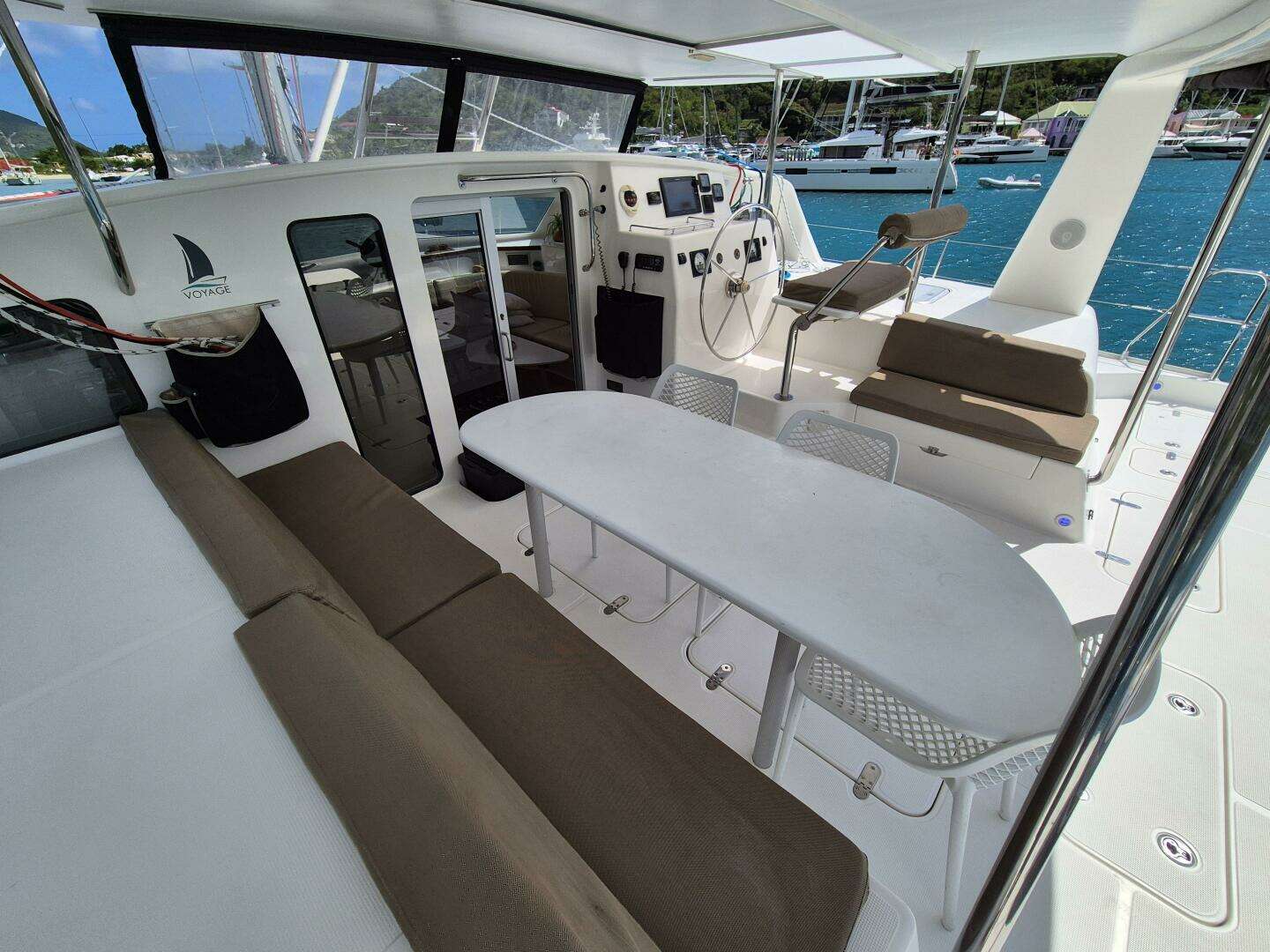2017 Voyage 480 - Image 7