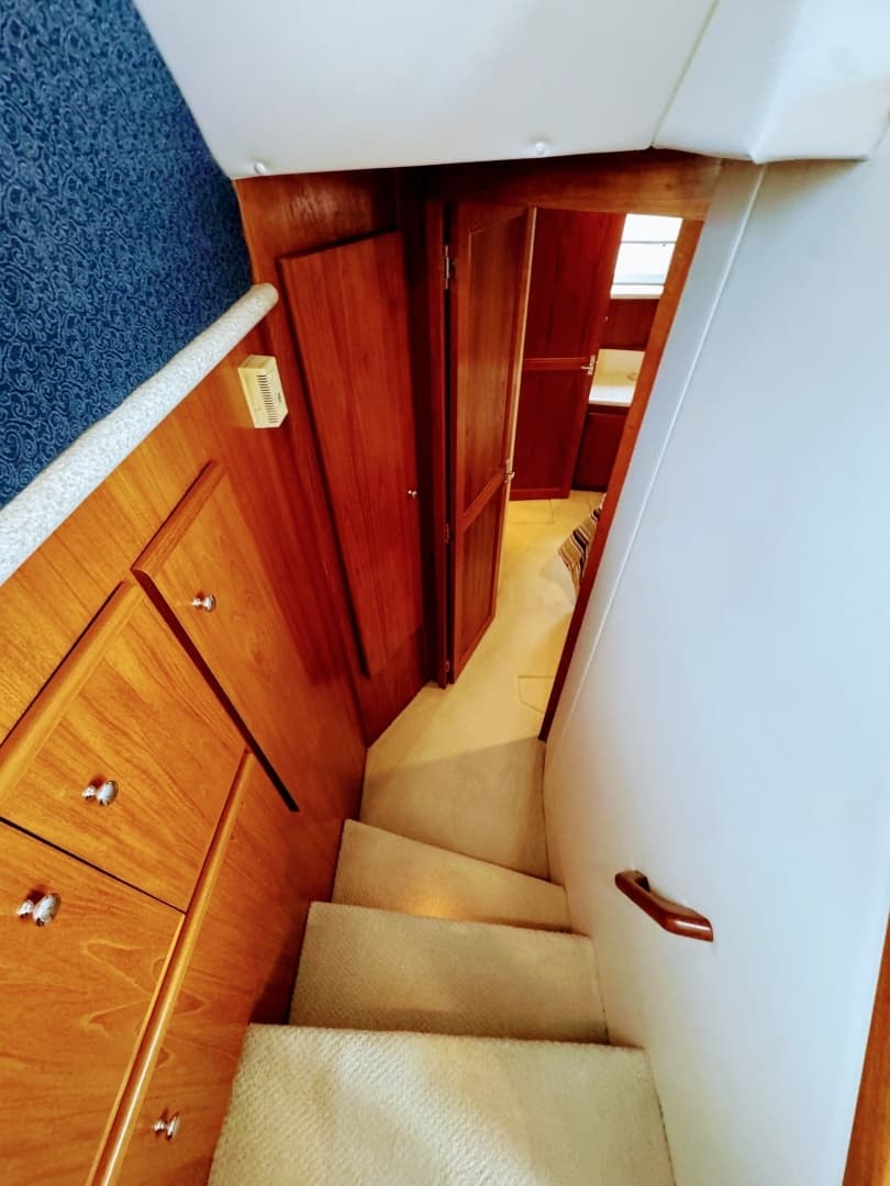 1999 Carver 406 Aft Cabin Motor Yacht - Image 44