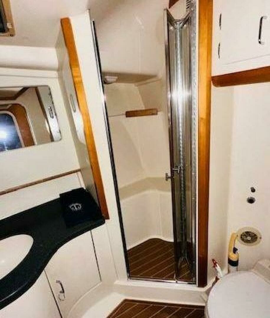 2001 Luhrs Convertible - Image 11