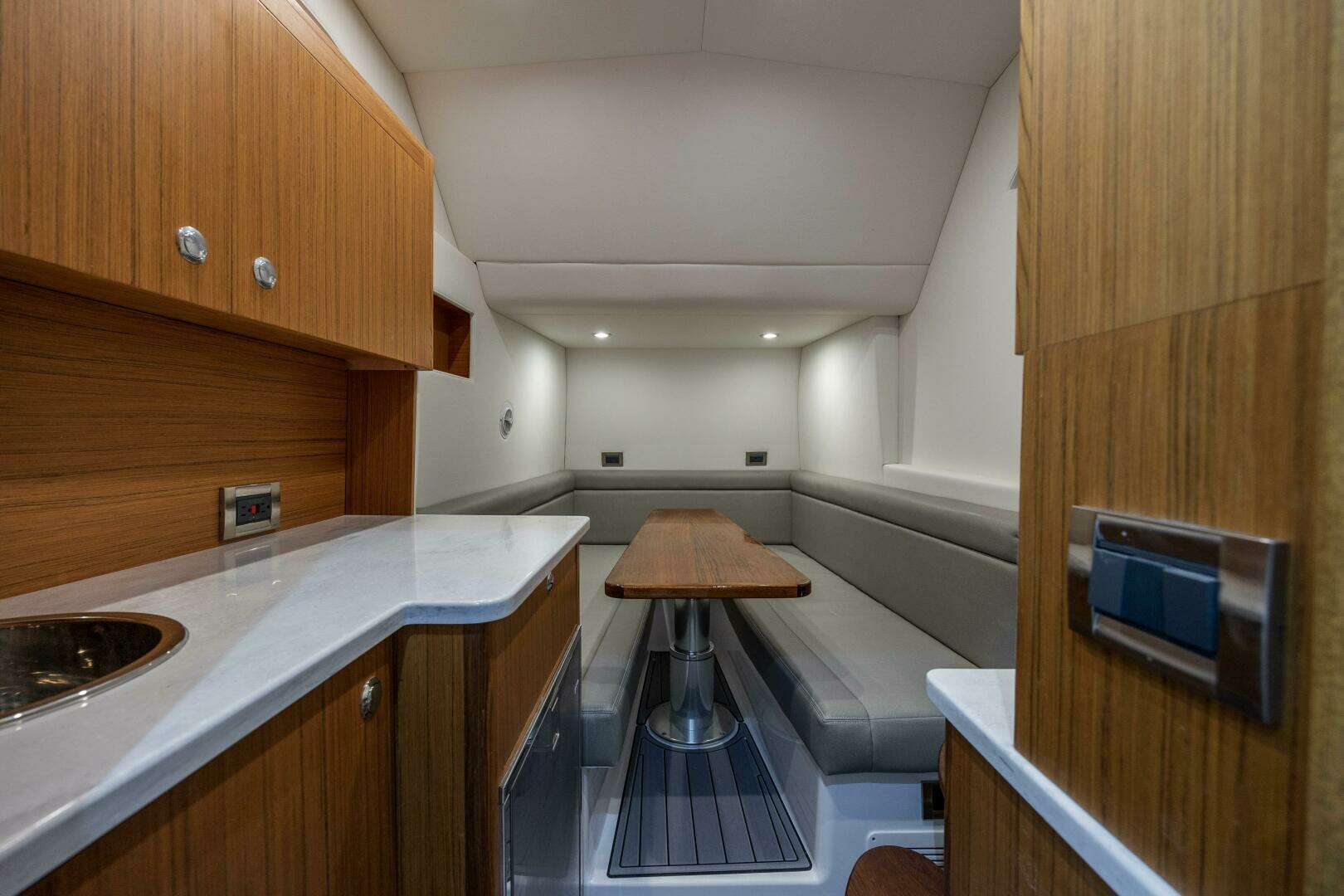 2026 Front Runner 47 Center Console - Image 21
