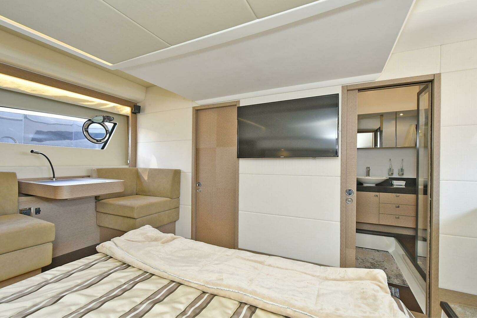 2018 Prestige 560 Fly - Image 59