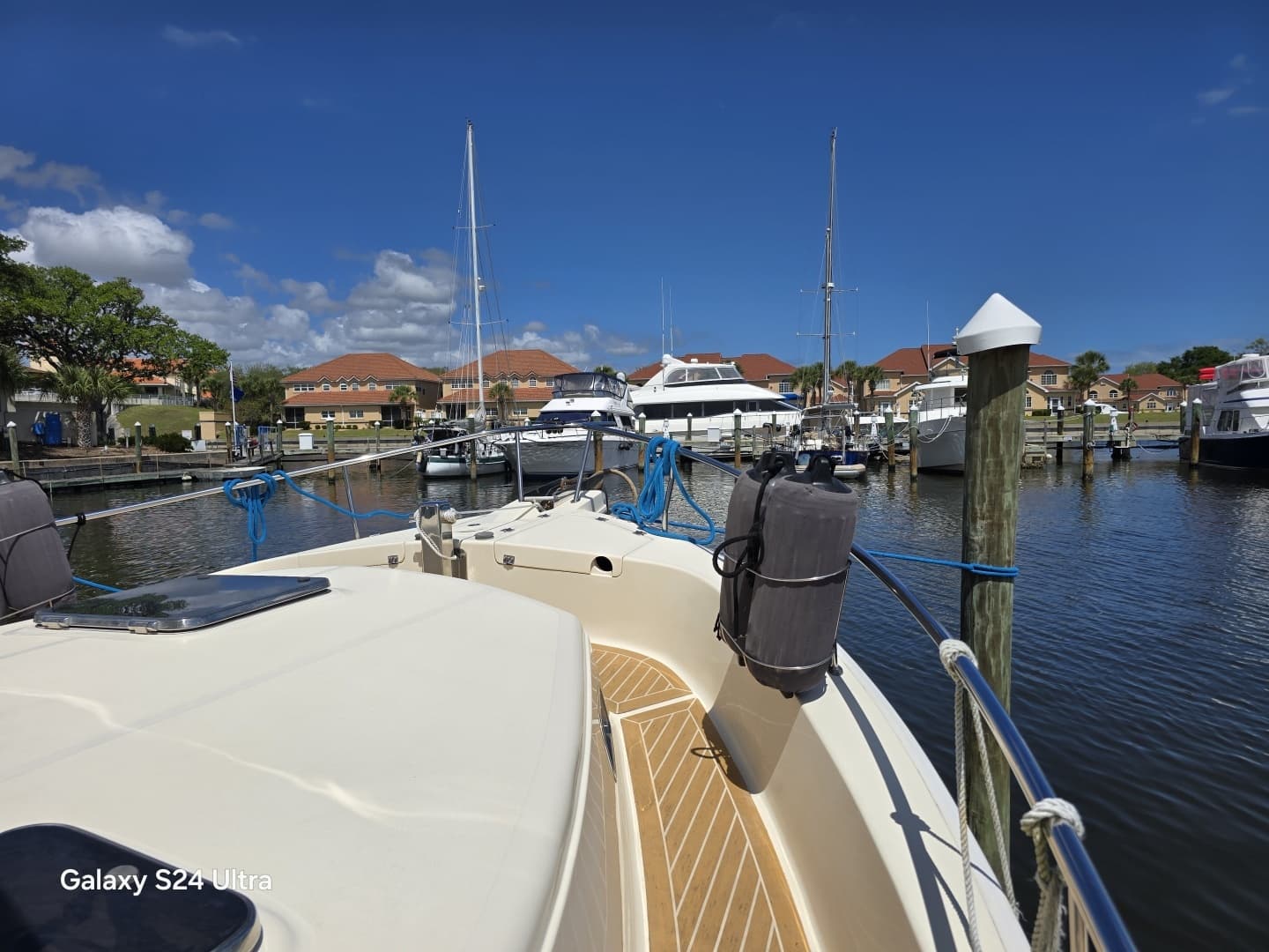 2005 Mainship 400 - Image 12