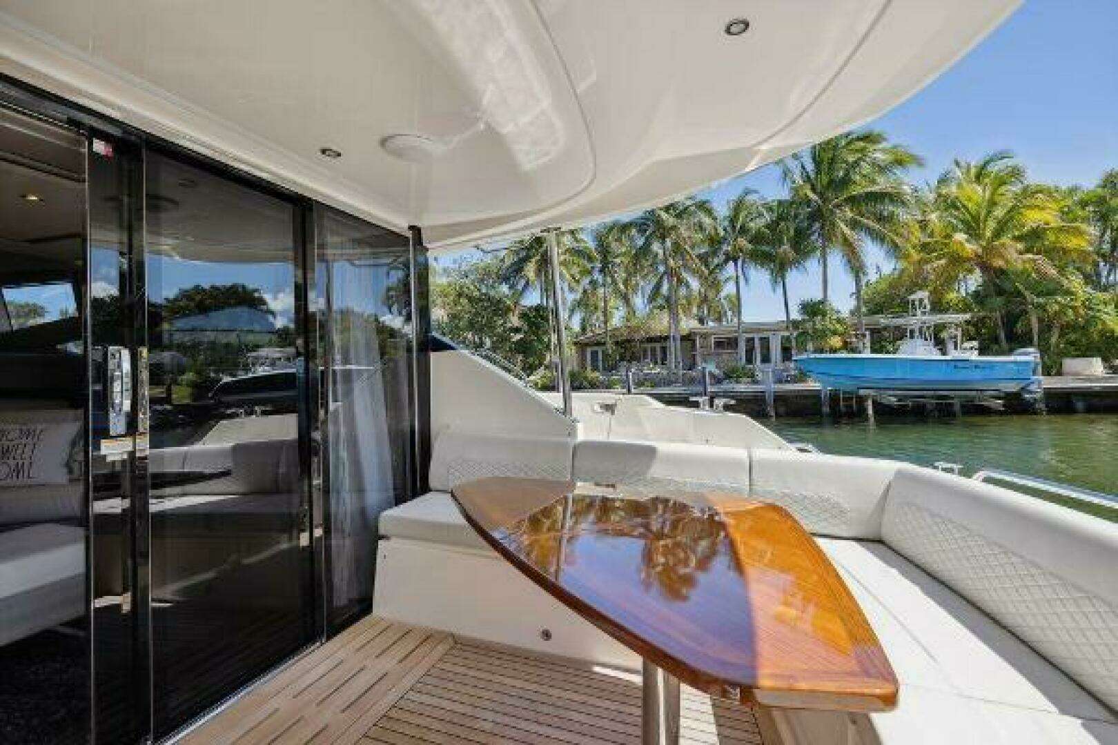 2018 Sea Ray L590 Fly - Image 6