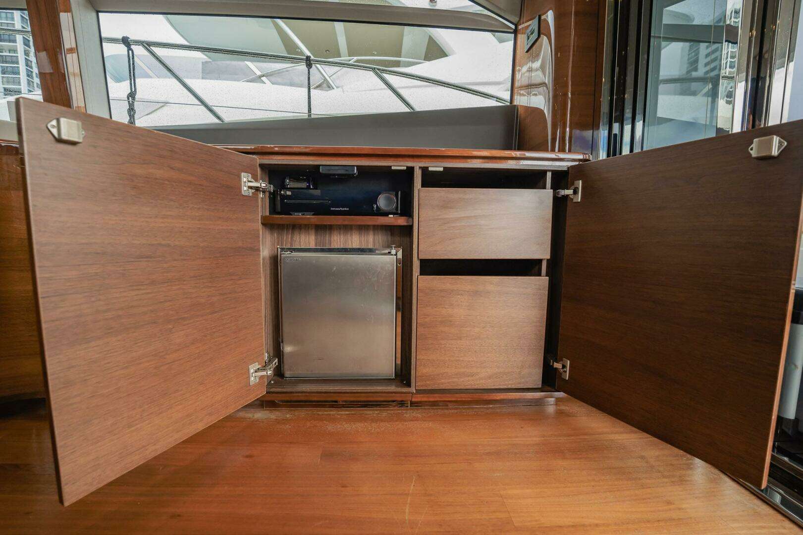 2019 Princess F55 - Image 9