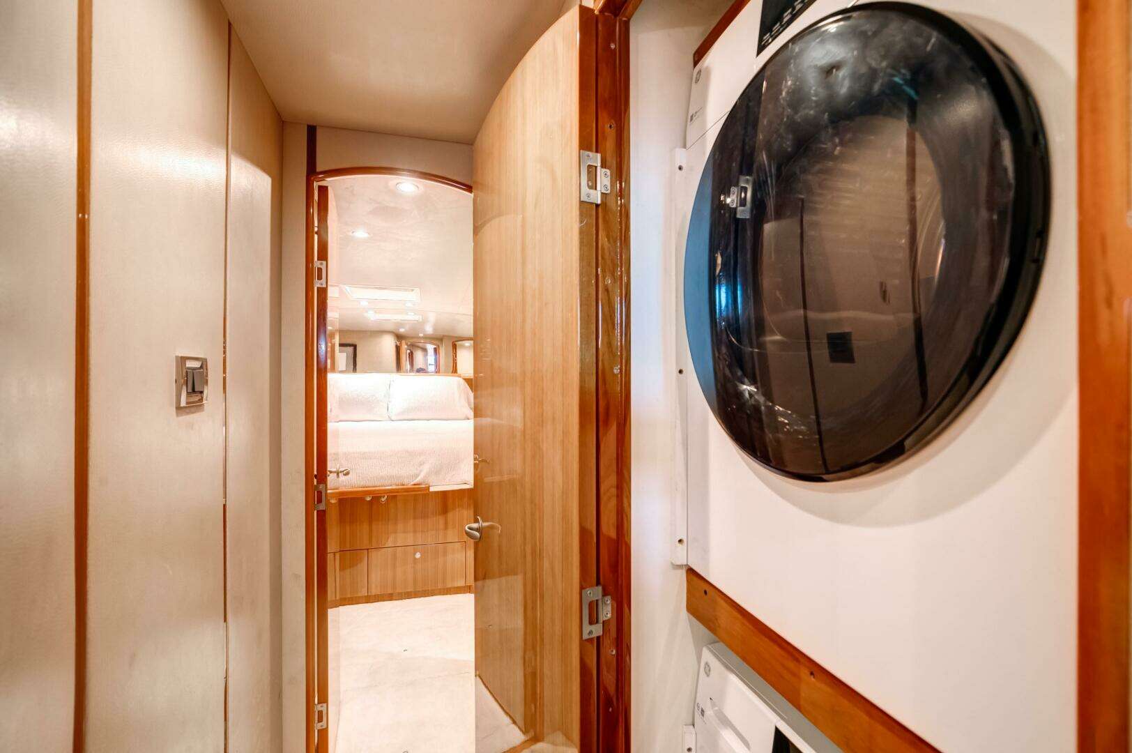 2007 Viking 68 Convertible - Image 6