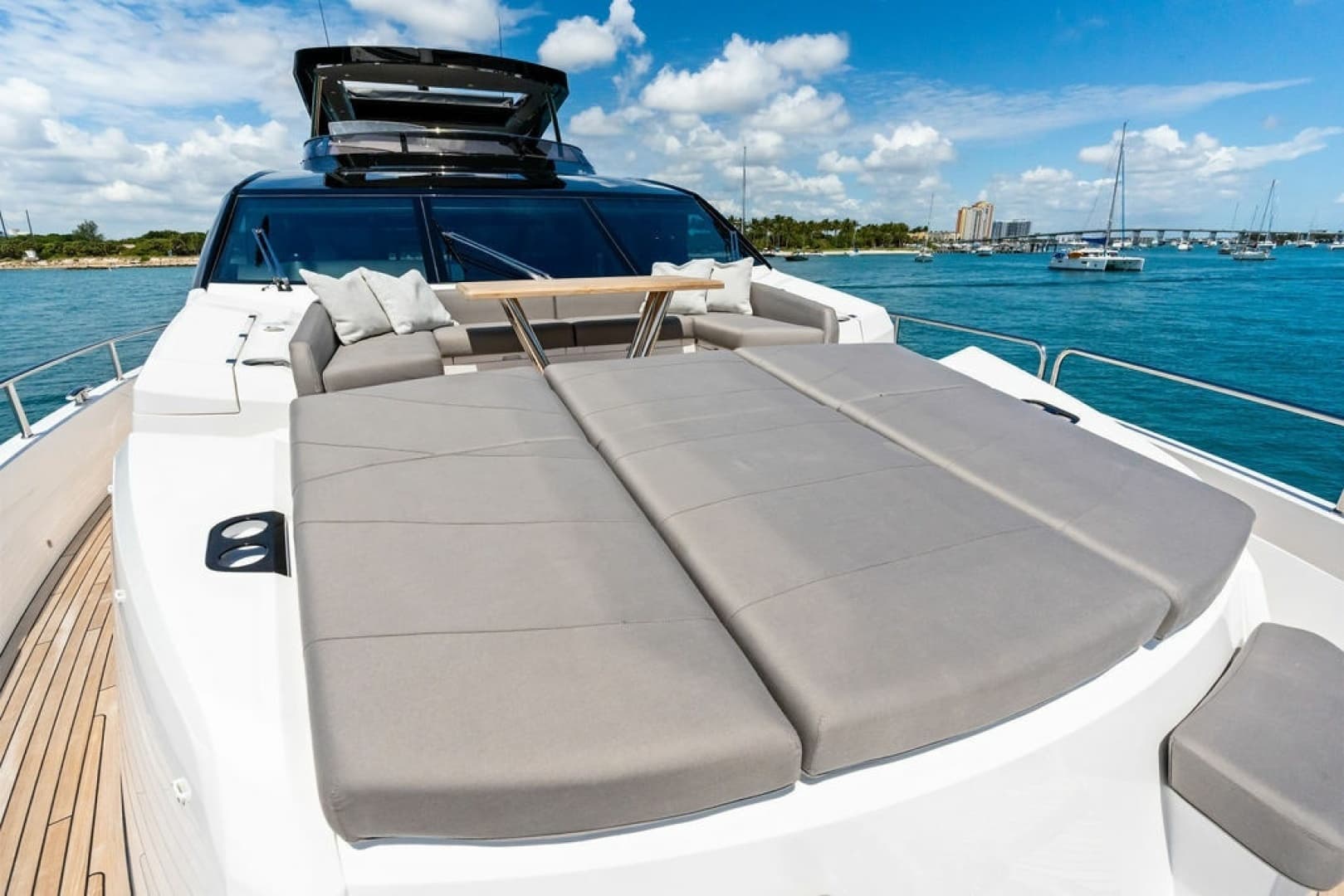 2026 Sunseeker 88 Yacht - Image 13