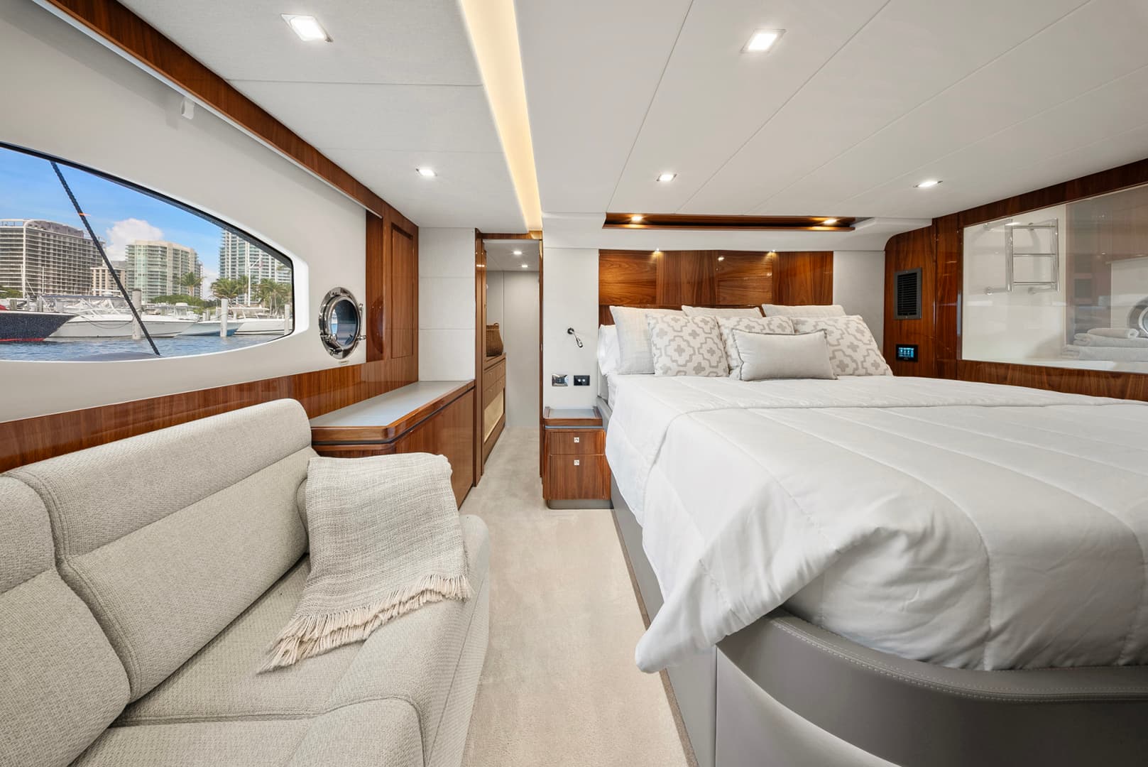 2024 Riviera 6000 SPORT YACHT - Image 88
