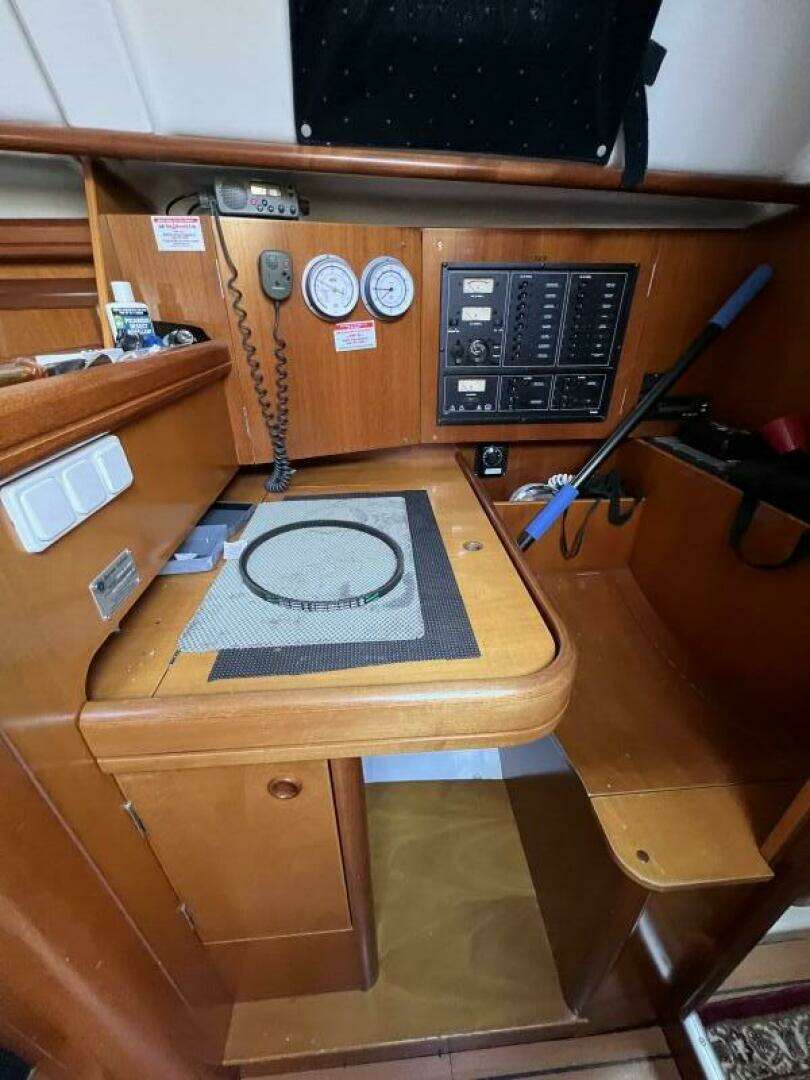2001 Beneteau 411 - Image 23