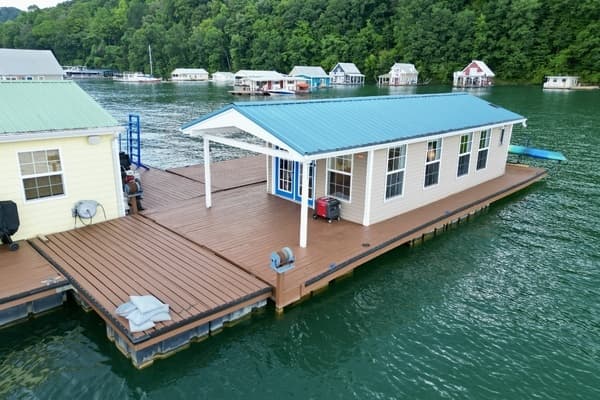 2008 Custom 13 x 29 Floating Cabin Approx 377sqft
