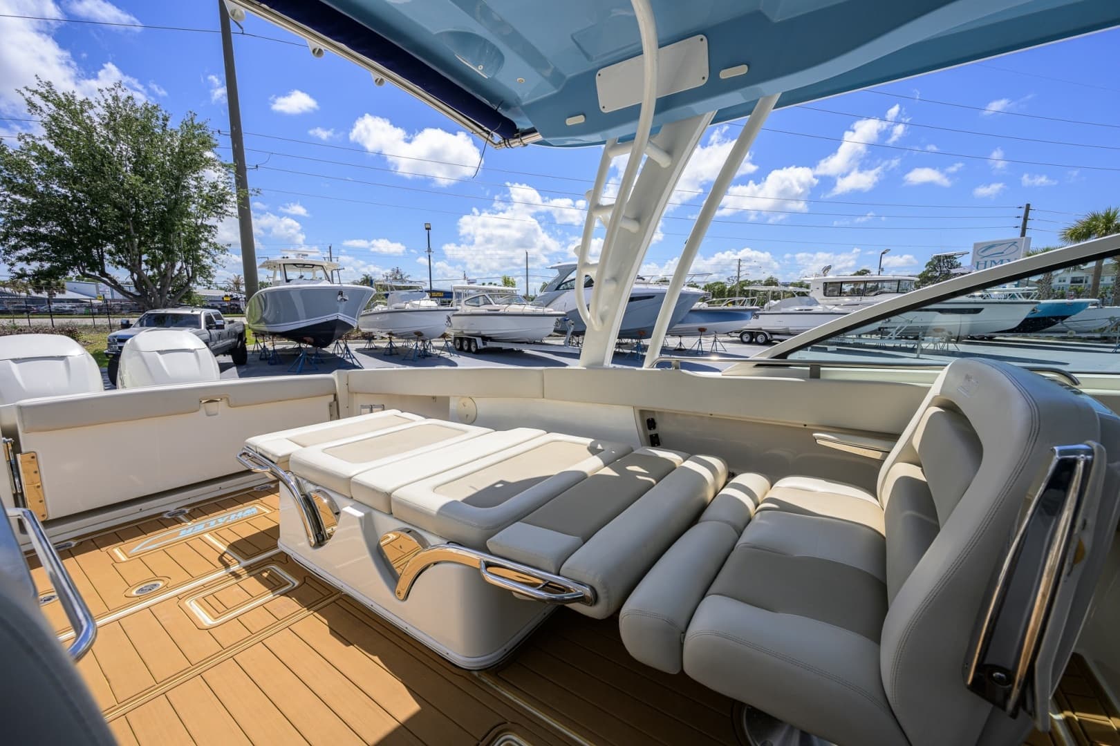 2023 Boston Whaler Vantage - Image 30