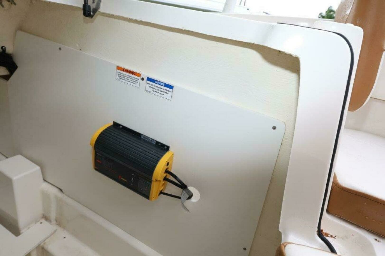 2019 Bayliner VR5 Bowrider OB - Image 3