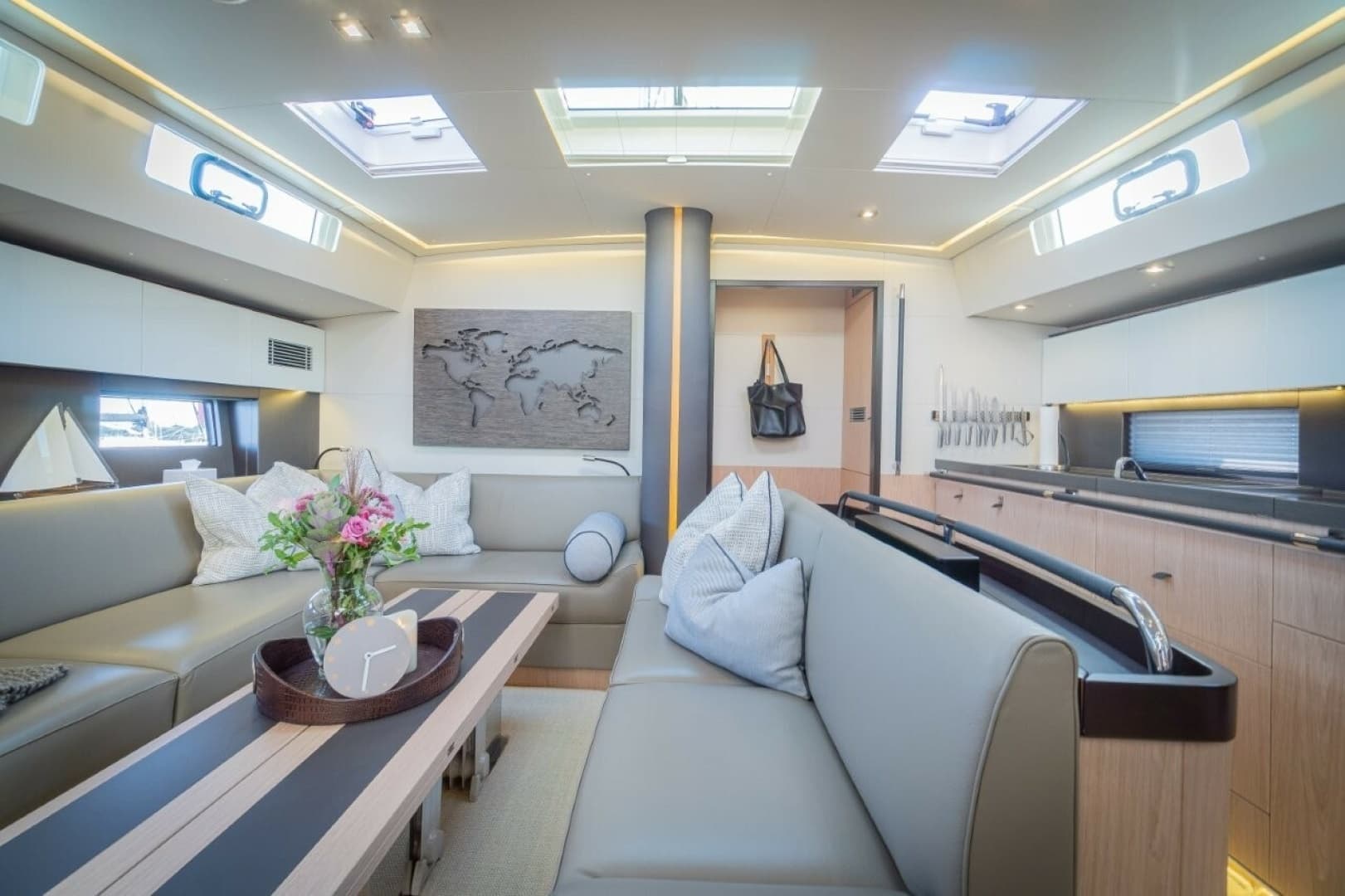 2020 Beneteau Oceanis Yacht 62 - Image 21