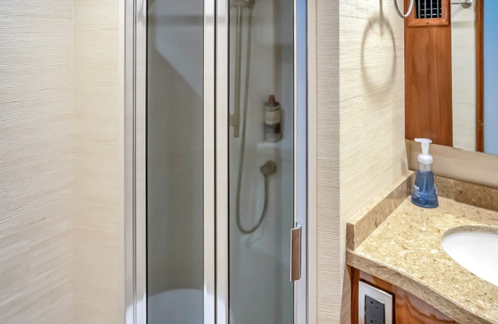 2021 Viking 48 Convertible - Image 31