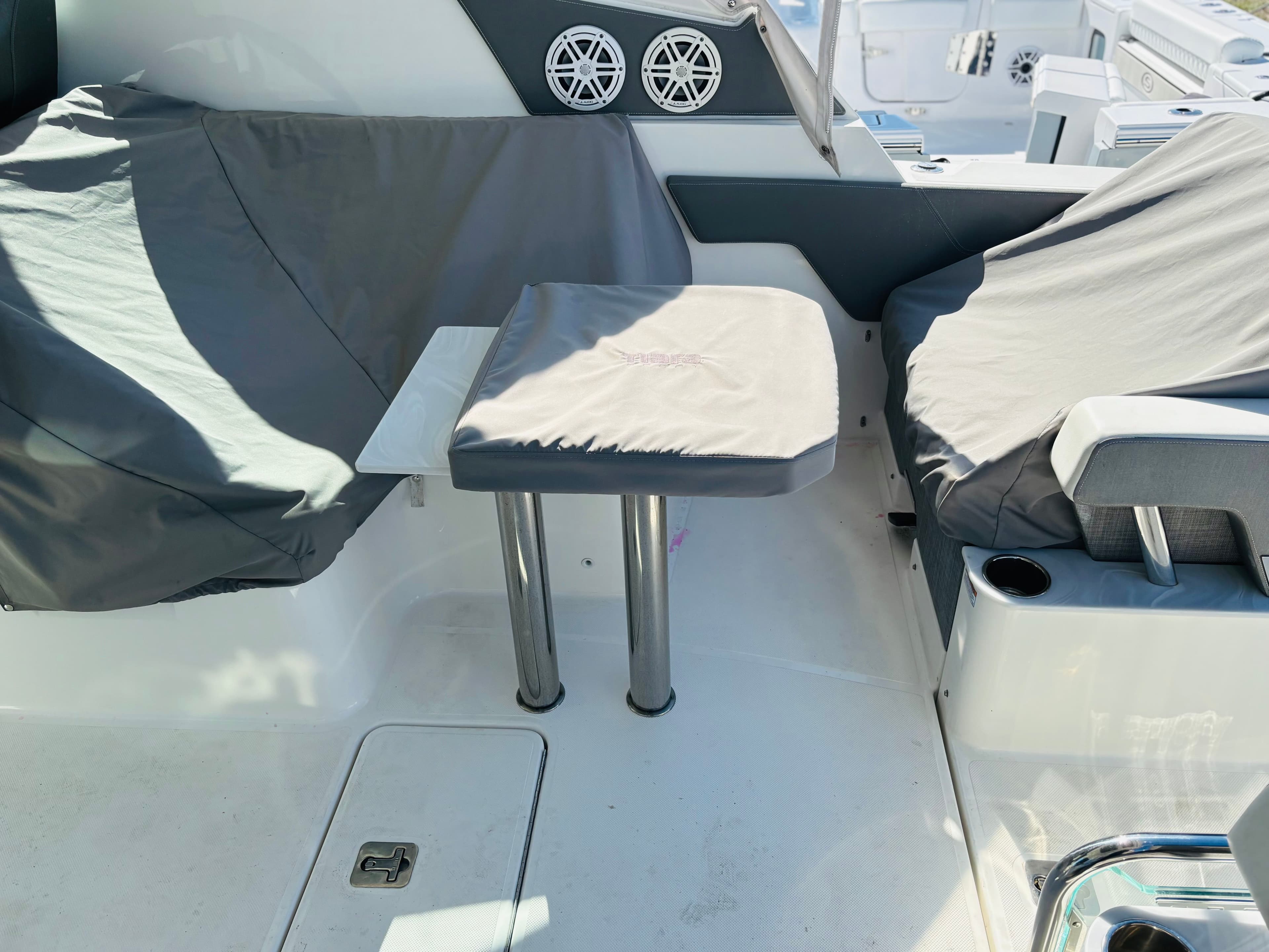 2021 TIARA YACHTS 34 LX - Image 25