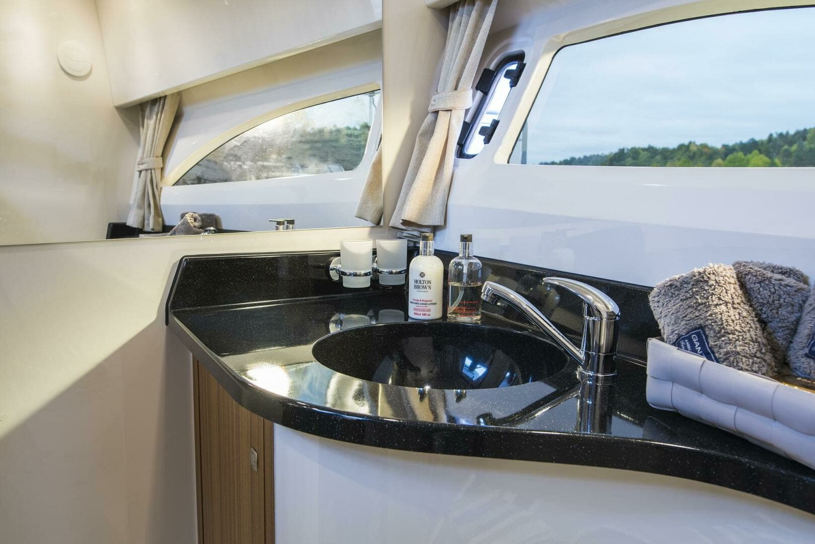 2026 Marex 310 Sun Cruiser - Image 19