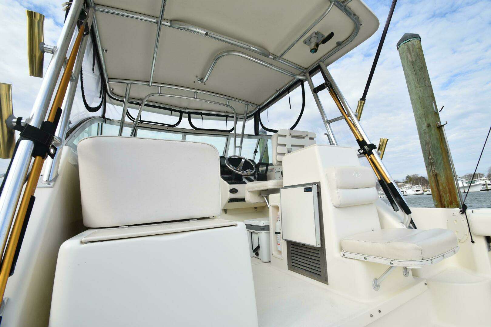 2005 Pursuit 3070 Offshore Express - Image 10
