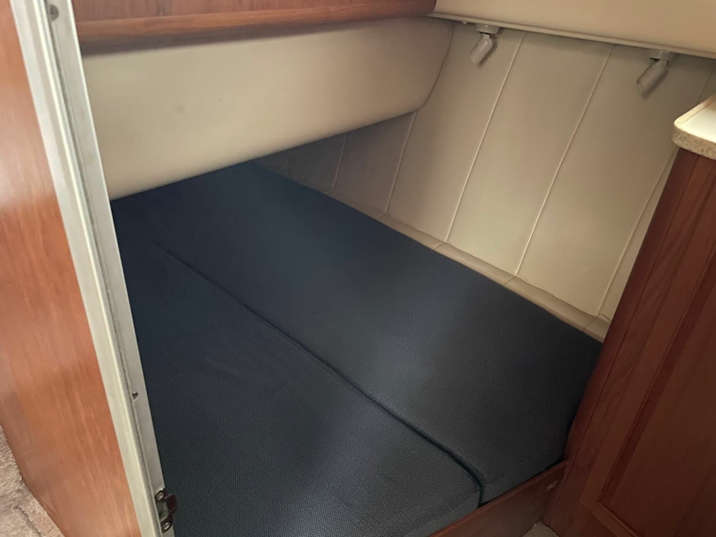 1998 Mainship 350 Trawler - Image 15