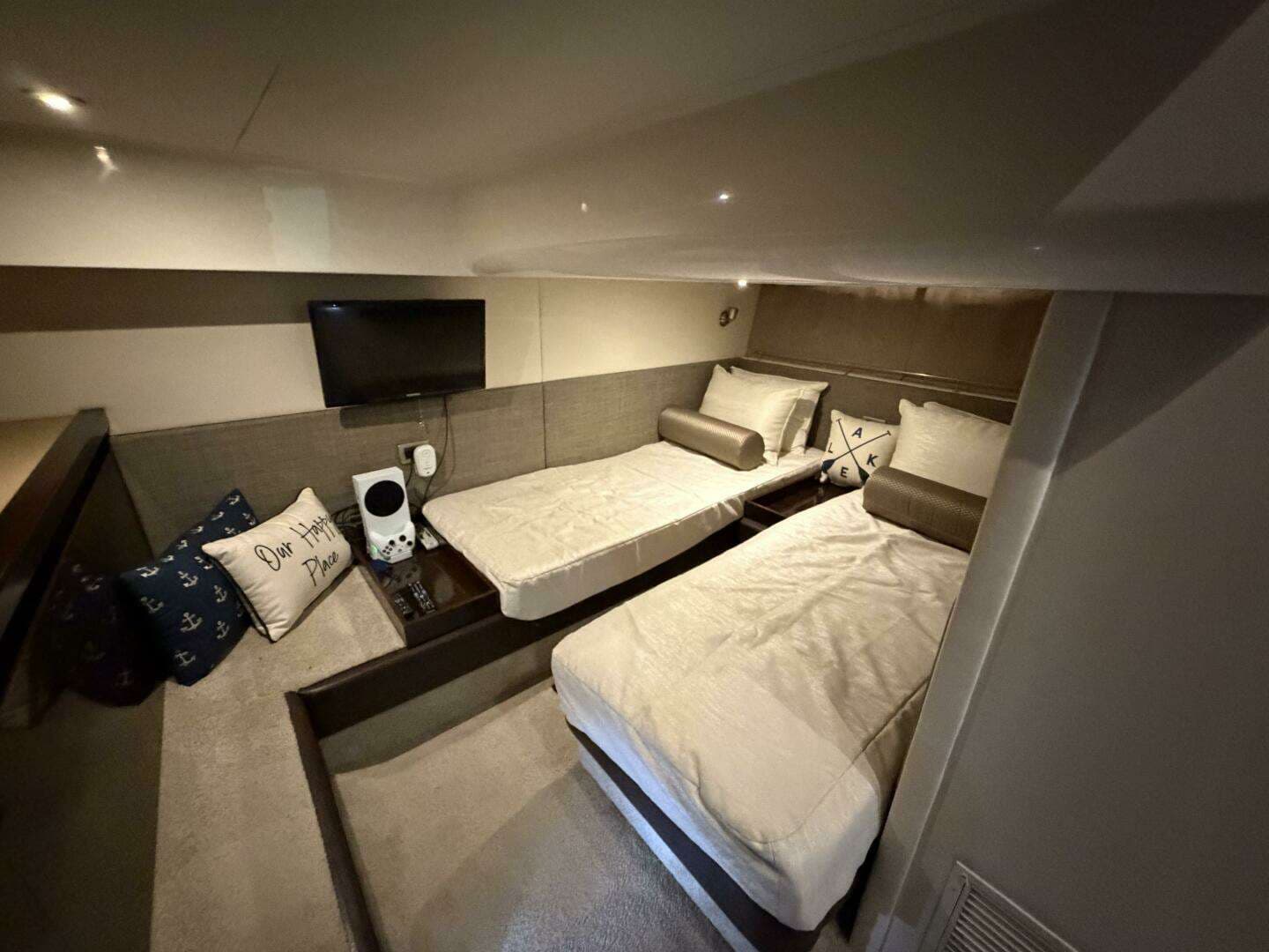 2017 Sea Ray 400 Sundancer - Image 31