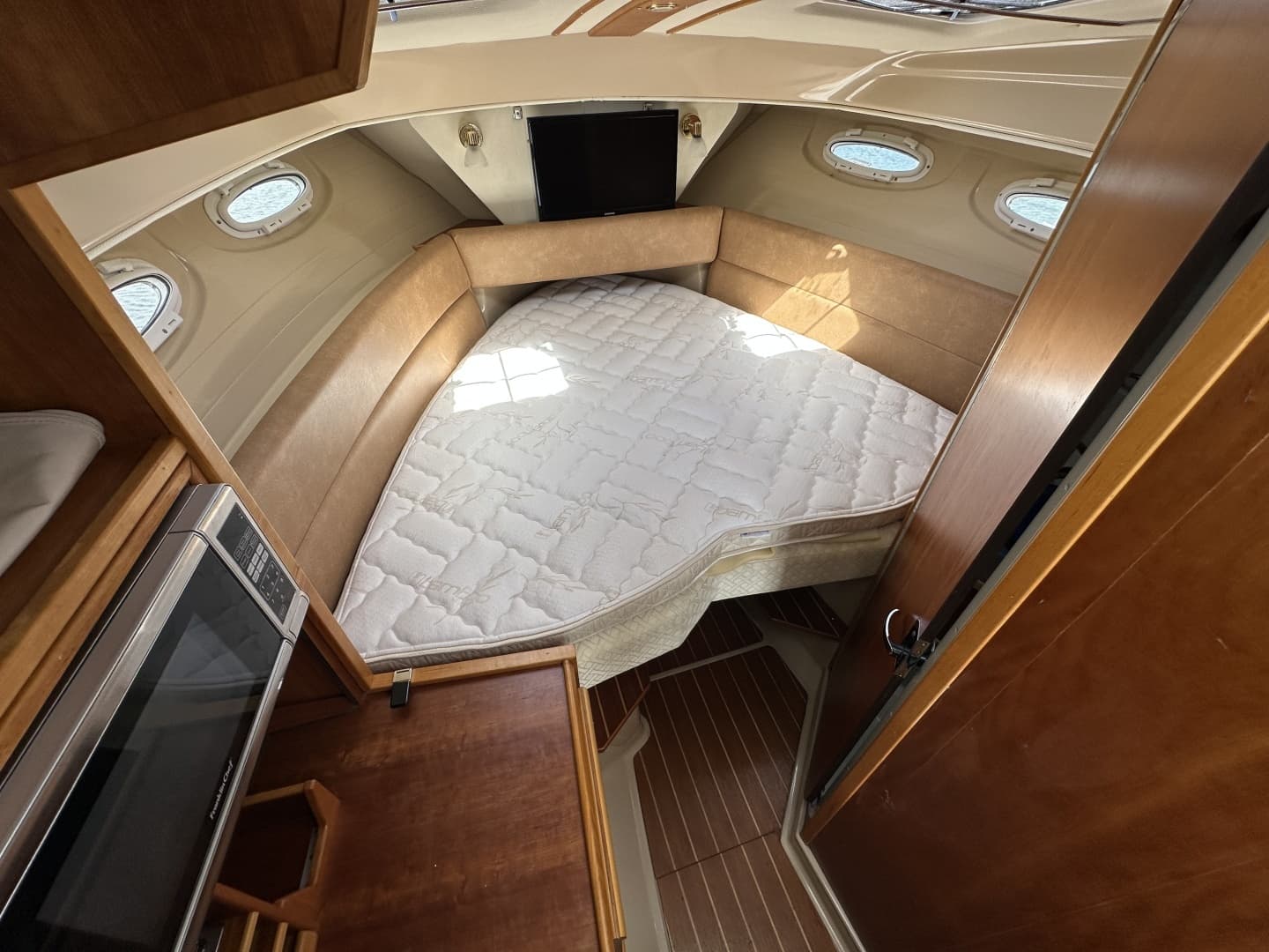 2016 Cutwater C-28 LE - Image 42